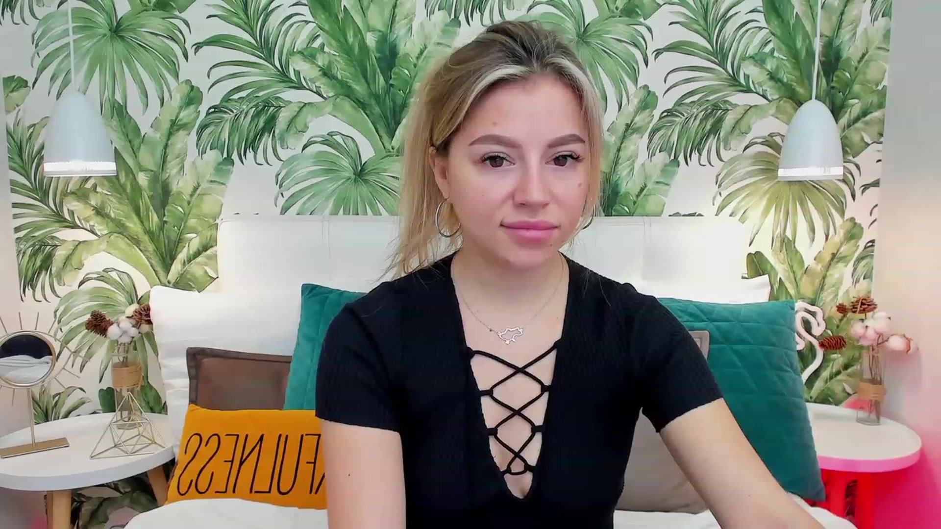 Gallery image thumbnail from SofiBloom's myfreecams stream on, 03/25/2023, 09:19 image 17 of 20