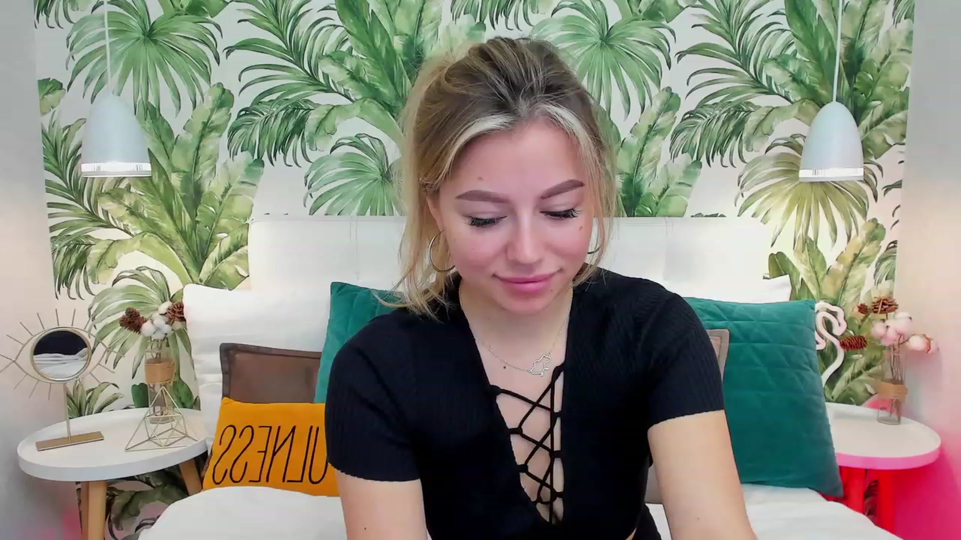Gallery image thumbnail from SofiBloom's myfreecams stream on, 03/25/2023, 09:19 image 7 of 20