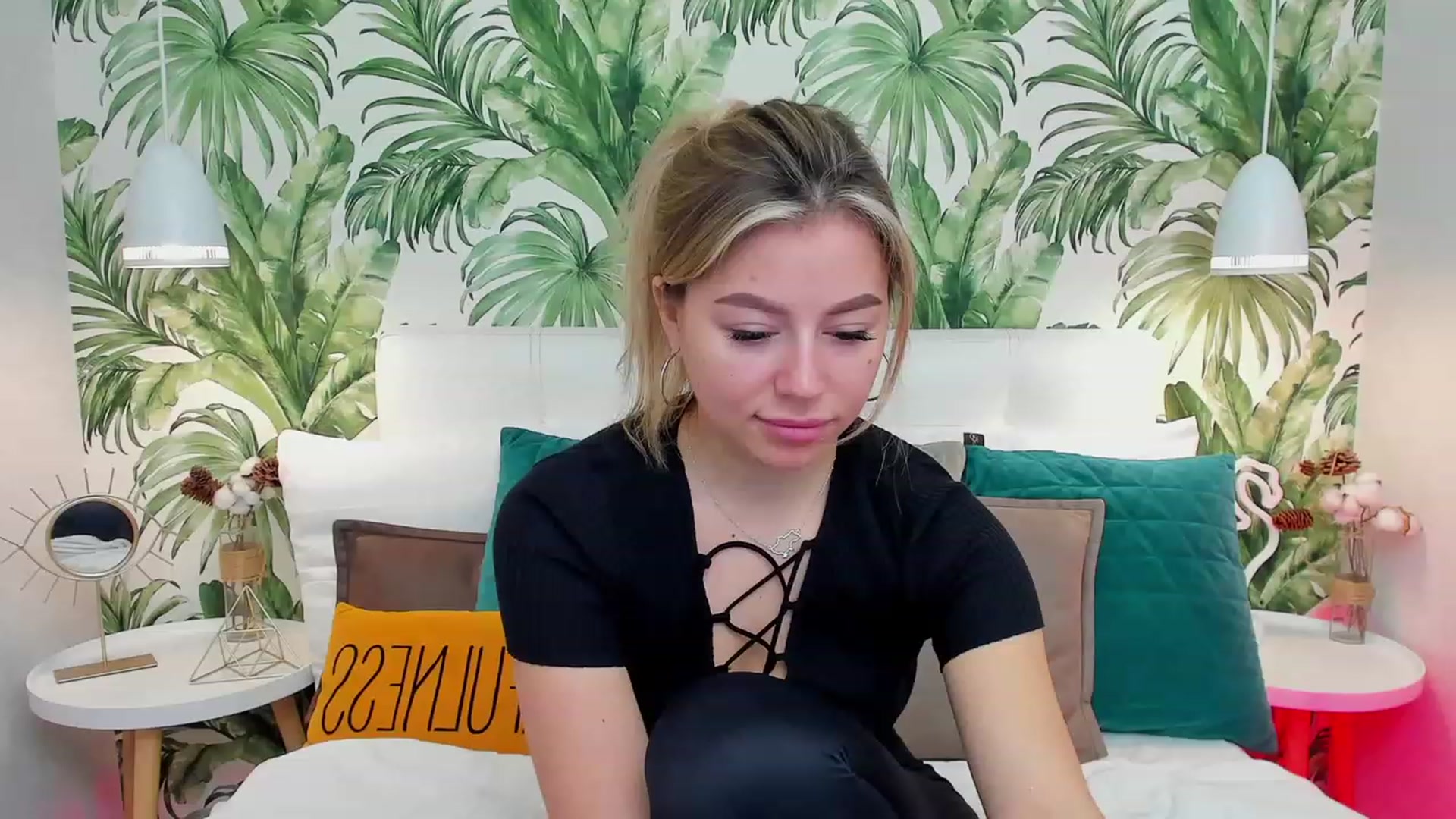 Gallery image thumbnail from SofiBloom's myfreecams stream on, 03/25/2023, 09:19 image 11 of 20