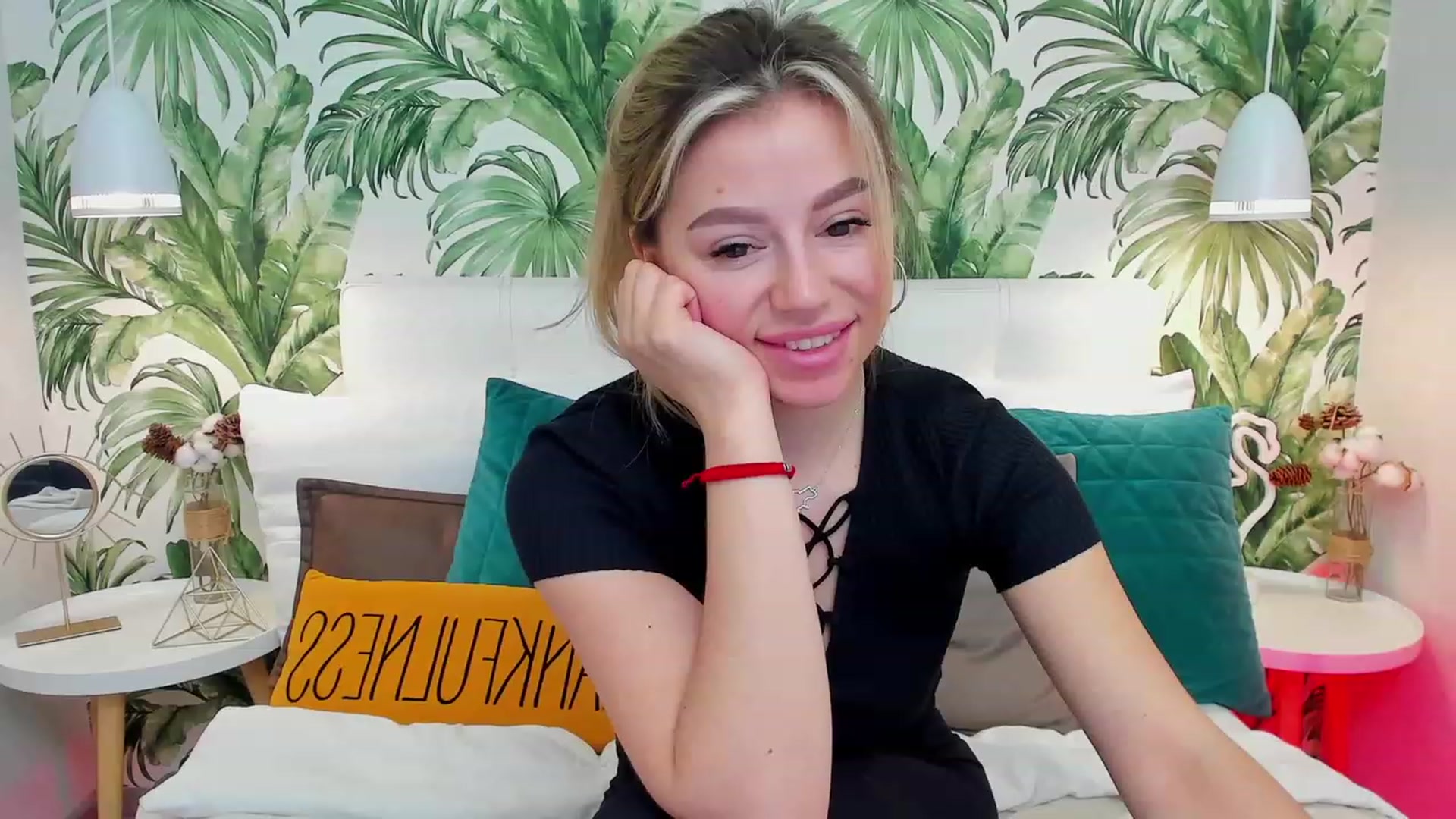 Gallery image thumbnail from SofiBloom's myfreecams stream on, 03/25/2023, 10:27 image 16 of 20