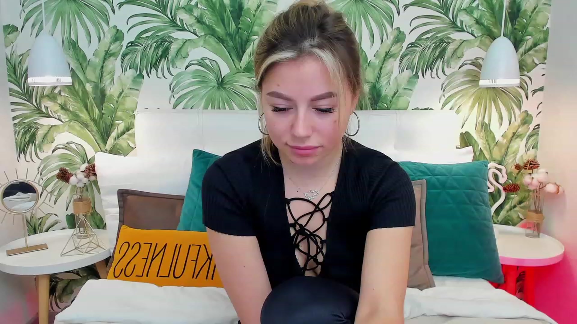 Gallery image thumbnail from SofiBloom's myfreecams stream on, 03/25/2023, 10:27 image 18 of 20