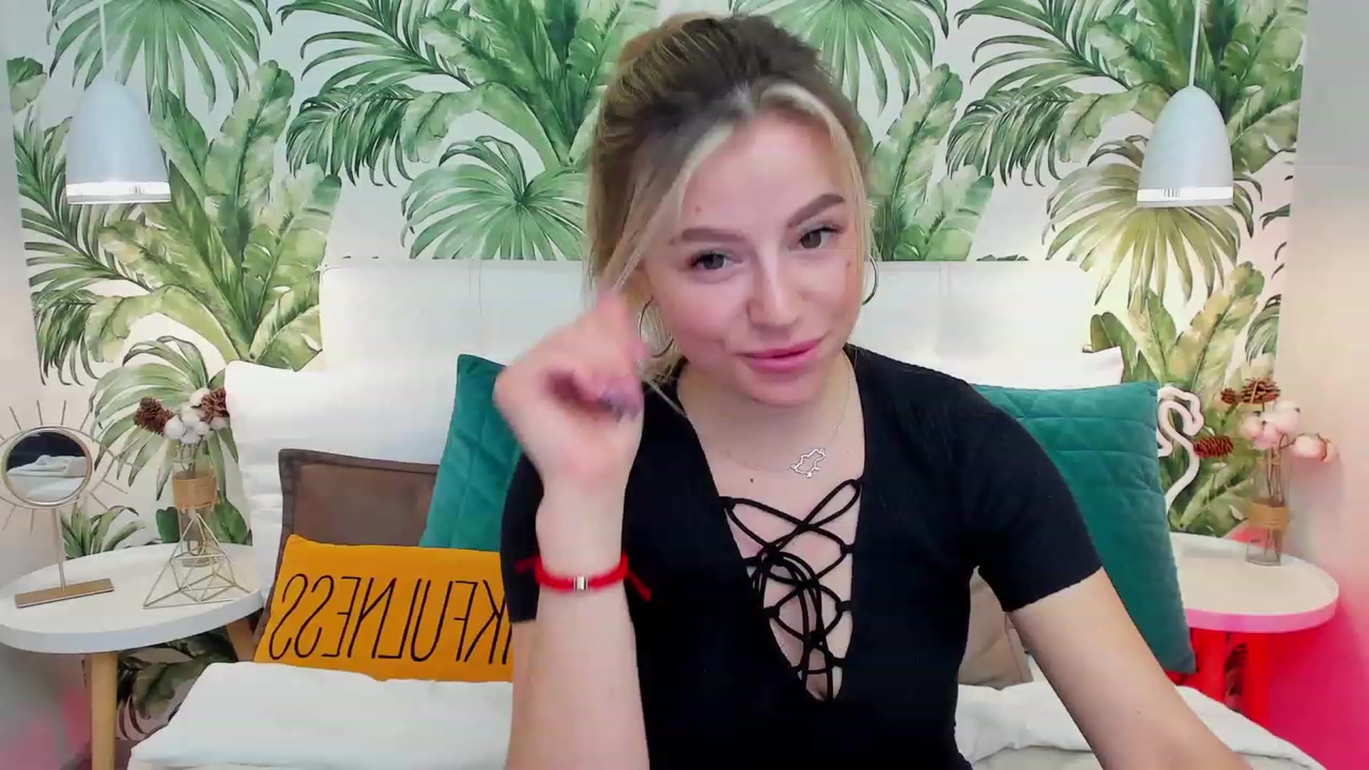 Gallery image thumbnail from SofiBloom's myfreecams stream on, 03/25/2023, 10:27 image 2 of 20
