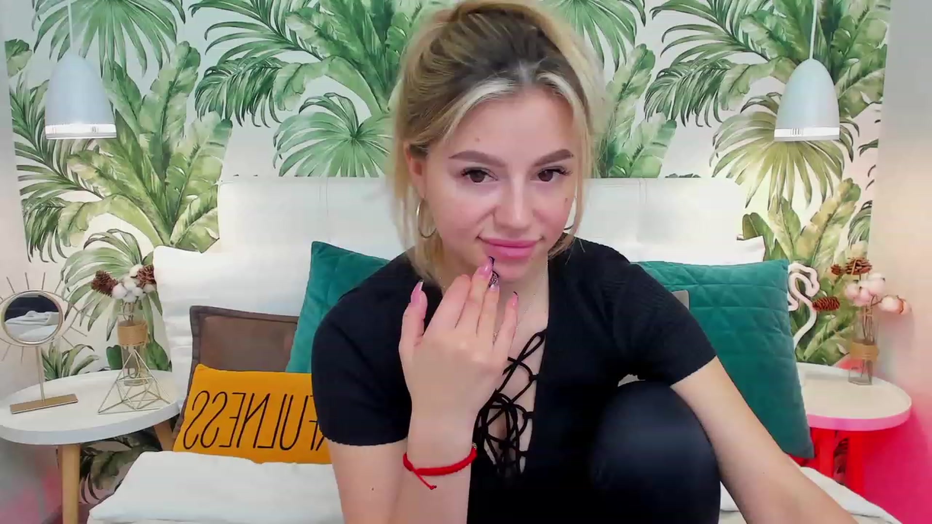 Gallery image thumbnail from SofiBloom's myfreecams stream on, 03/25/2023, 10:27 image 12 of 20