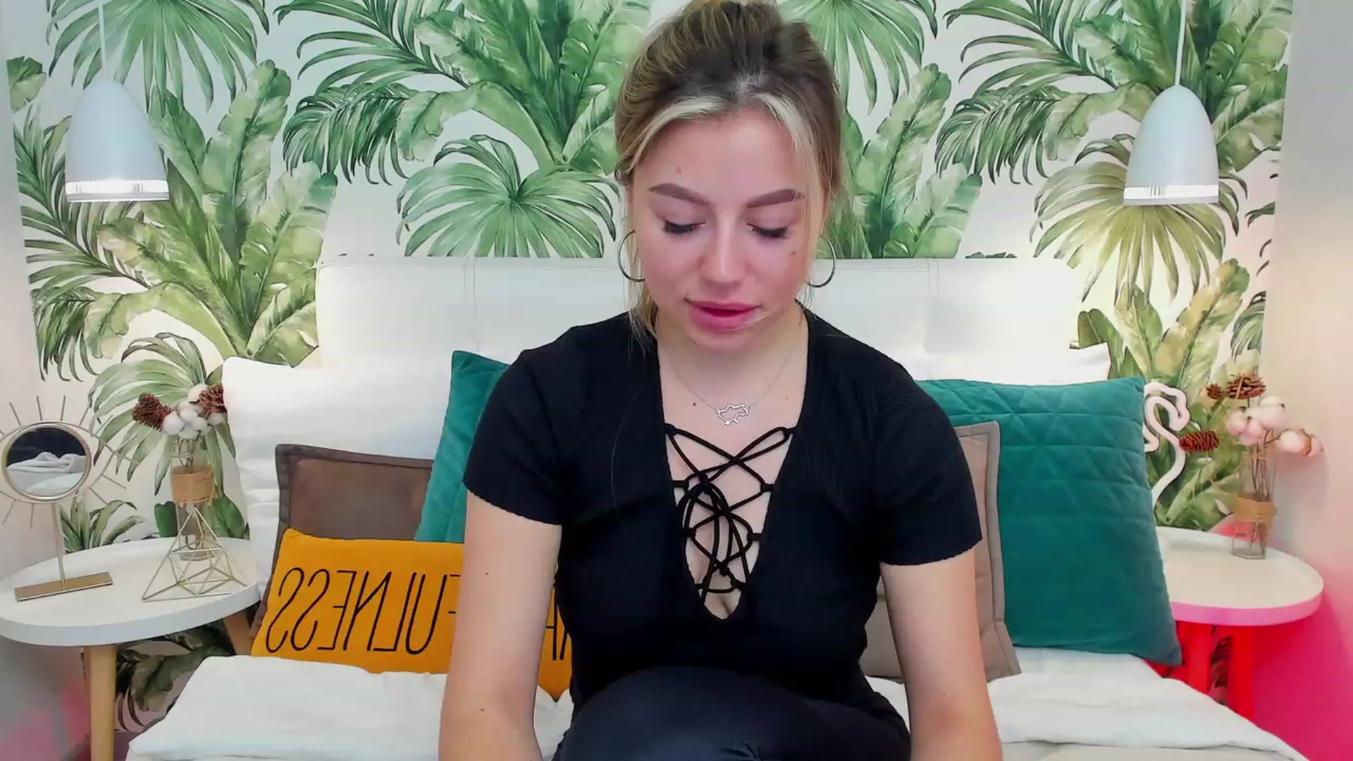 Gallery image thumbnail from SofiBloom's myfreecams stream on, 03/25/2023, 10:27 image 19 of 20