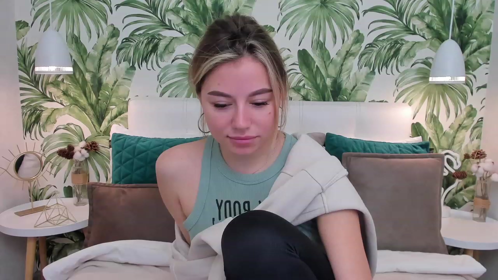 Gallery image thumbnail from SofiBloom's myfreecams stream on, 03/28/2023, 09:11 image 5 of 20