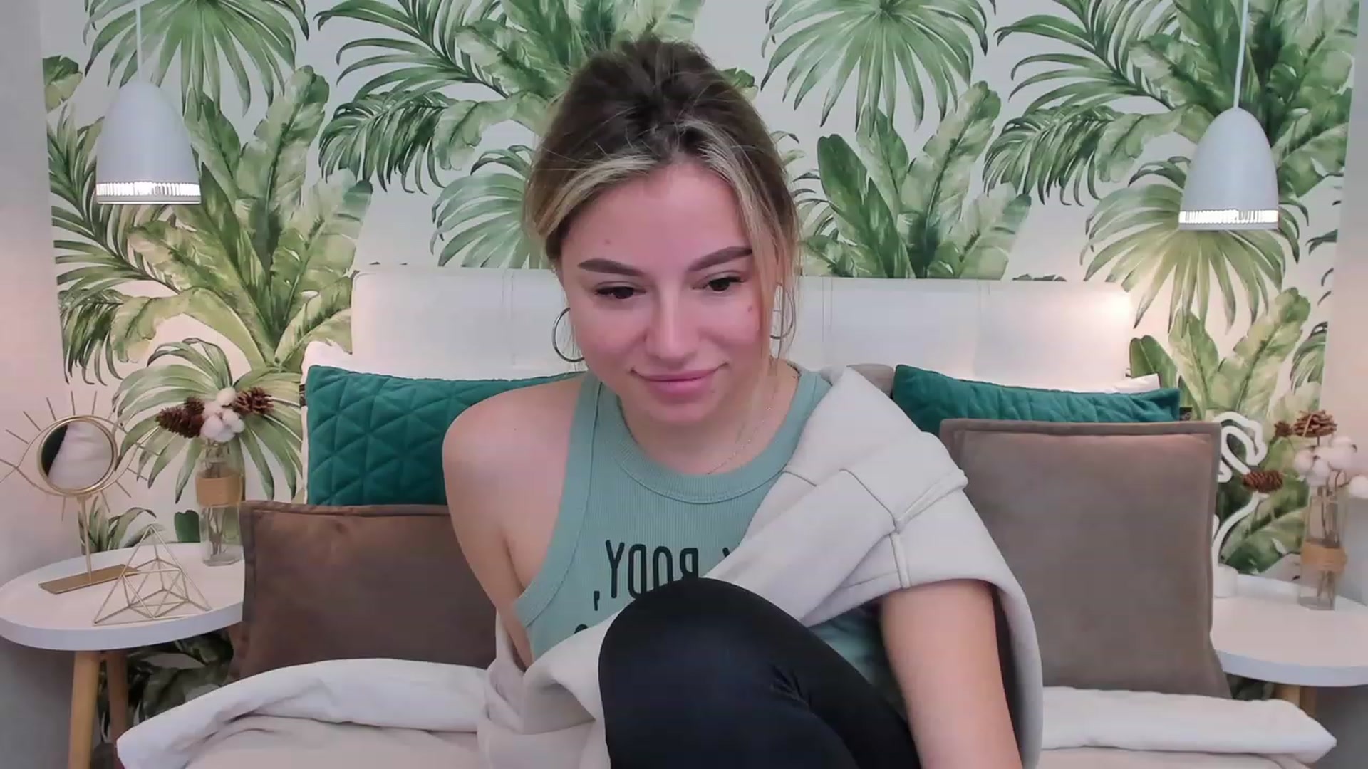 Gallery image thumbnail from SofiBloom's myfreecams stream on, 03/28/2023, 09:11 image 6 of 20