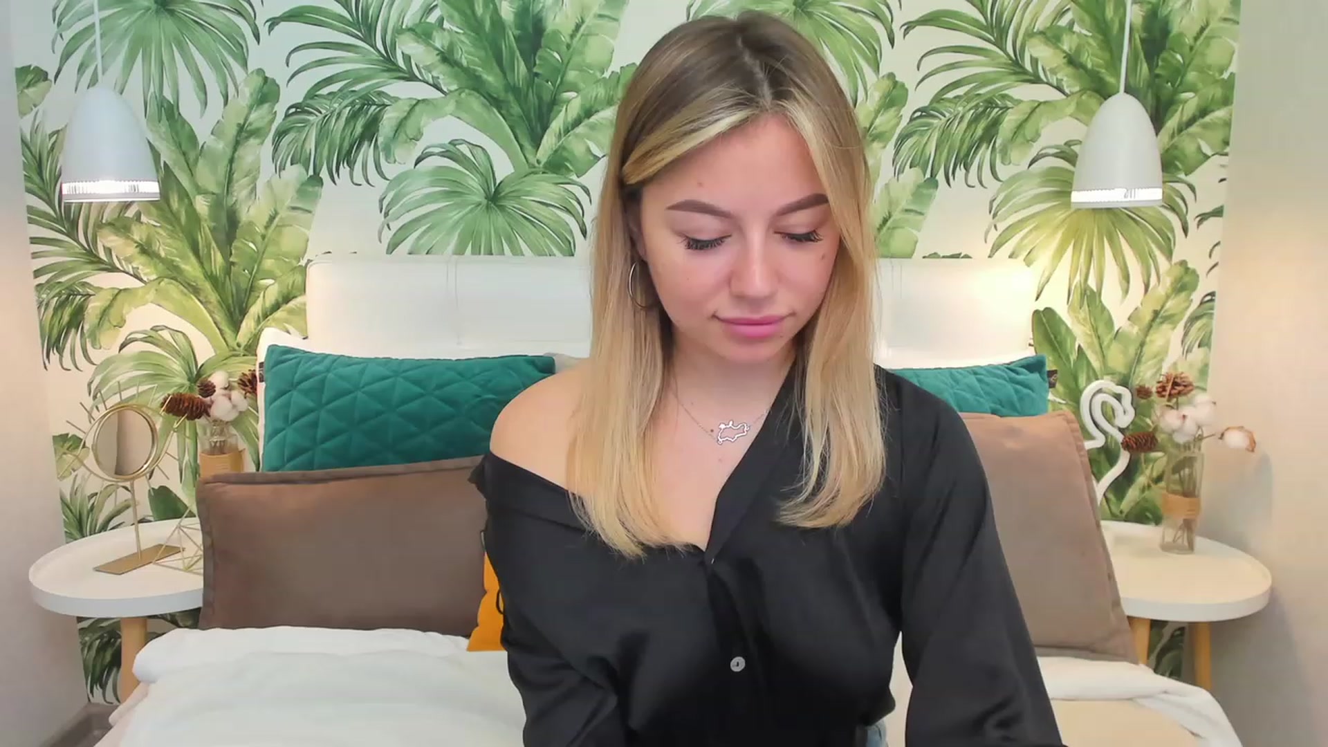 Gallery image thumbnail from SofiBloom's myfreecams stream on, 03/29/2023, 08:52 image 10 of 20