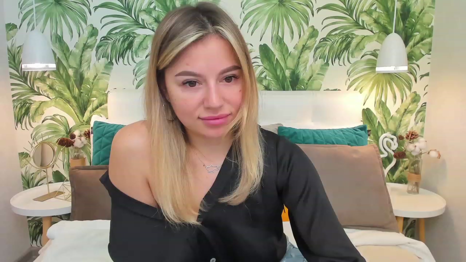 Gallery image thumbnail from SofiBloom's myfreecams stream on, 03/29/2023, 08:52 image 7 of 20