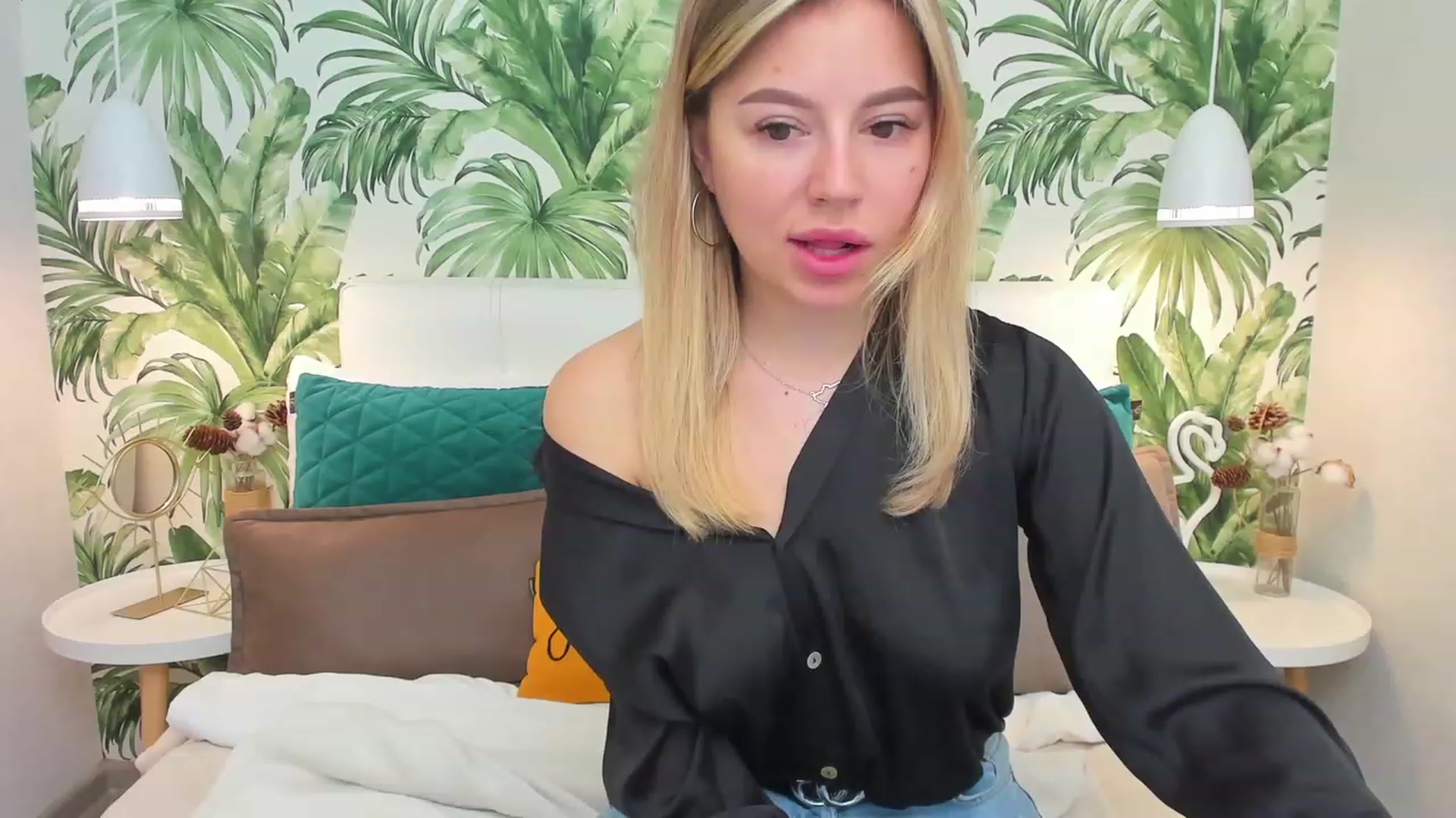 Gallery image thumbnail from SofiBloom's myfreecams stream on, 03/29/2023, 08:52 image 18 of 20