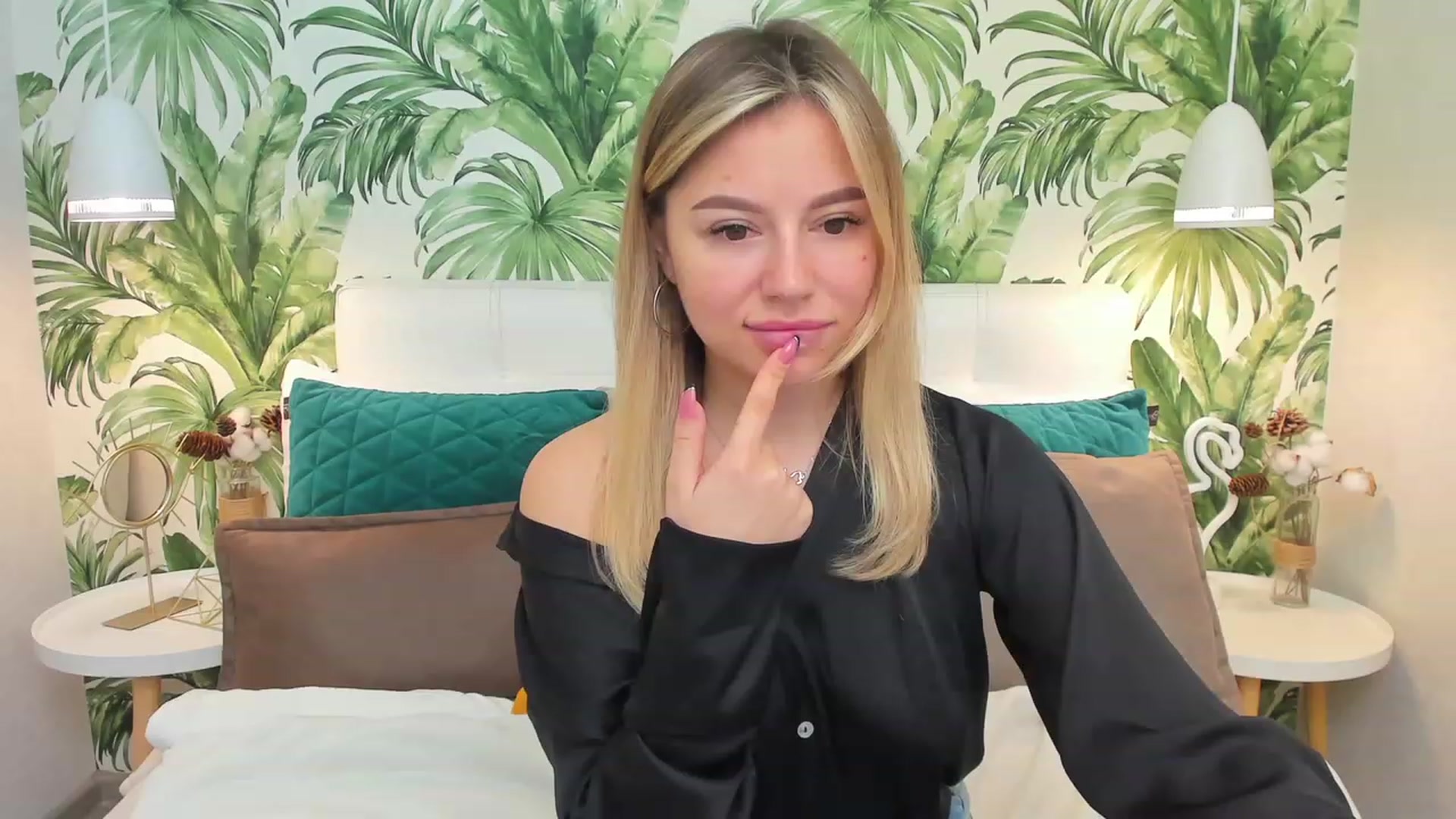 Gallery image thumbnail from SofiBloom's myfreecams stream on, 03/29/2023, 08:52 image 11 of 20
