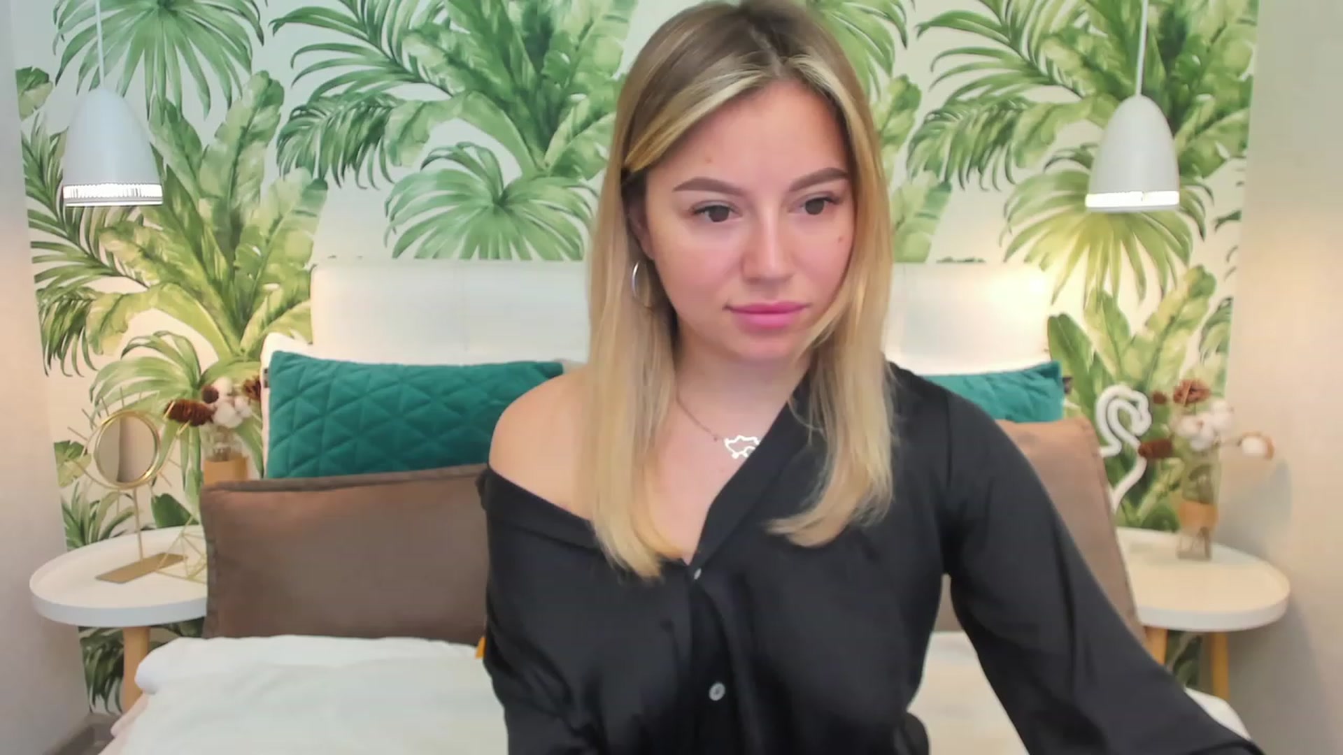 Gallery image thumbnail from SofiBloom's myfreecams stream on, 03/29/2023, 08:52 image 6 of 20