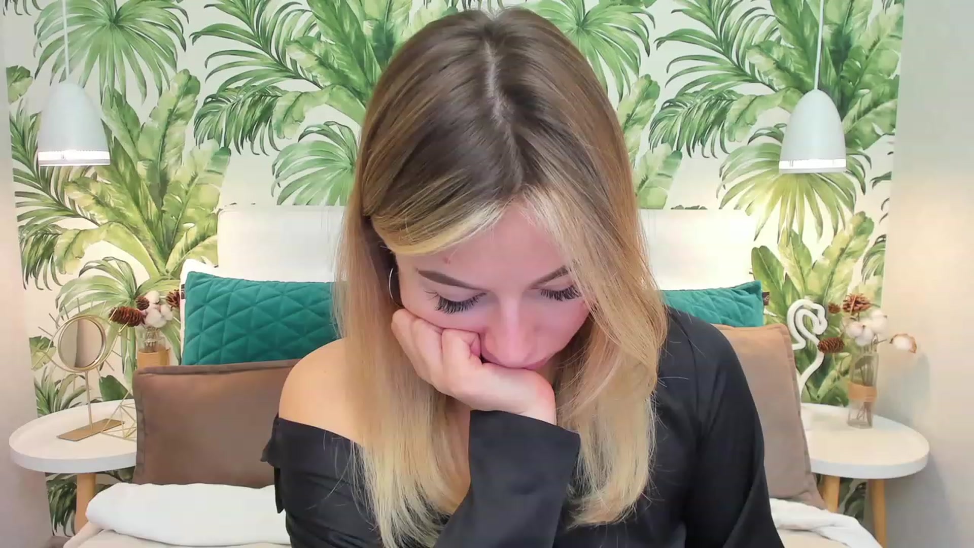 Gallery image thumbnail from SofiBloom's myfreecams stream on, 03/29/2023, 10:31 image 7 of 20