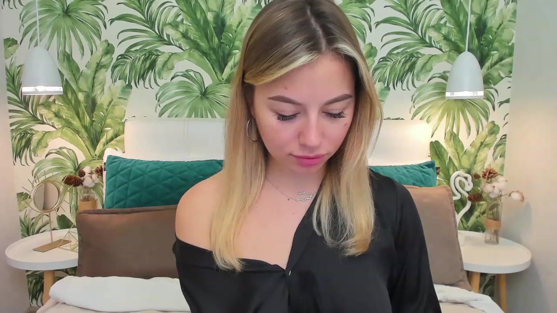 Gallery image thumbnail from SofiBloom's myfreecams stream on, 03/29/2023, 10:31 image 6 of 20