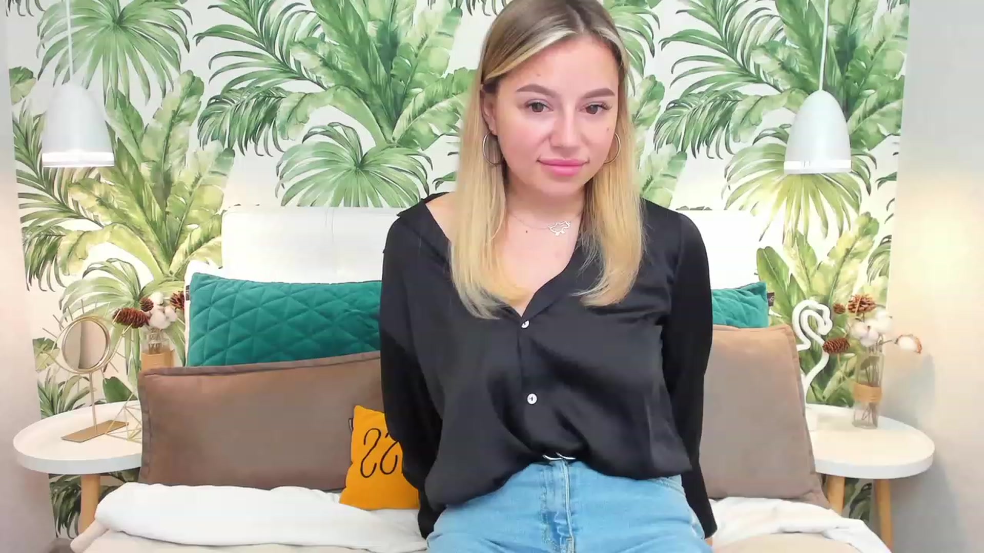 Gallery image thumbnail from SofiBloom's myfreecams stream on, 03/29/2023, 12:20 image 7 of 20