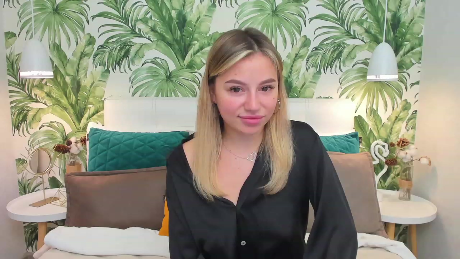 Gallery image thumbnail from SofiBloom's myfreecams stream on, 03/29/2023, 12:20 image 6 of 20