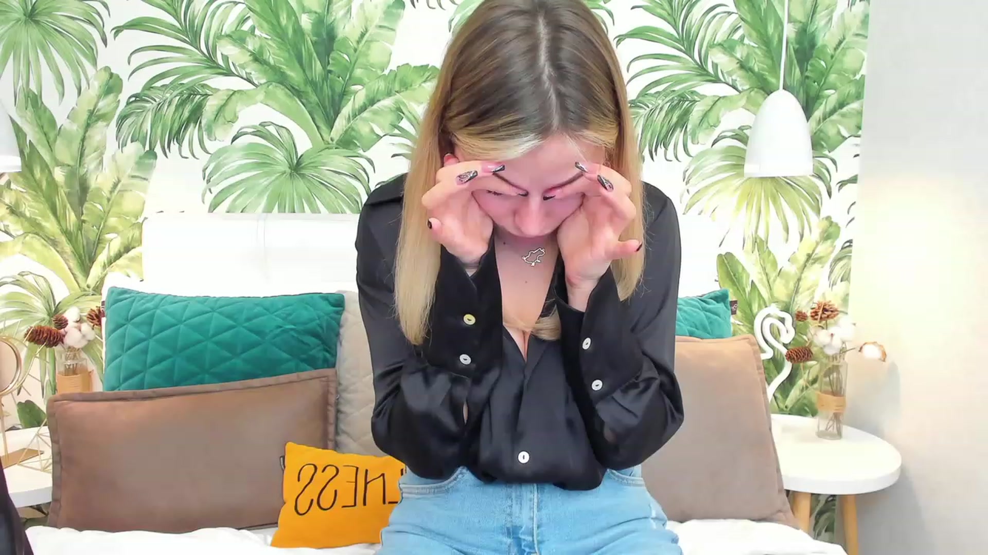 Gallery image thumbnail from SofiBloom's myfreecams stream on, 03/29/2023, 13:36 image 3 of 20