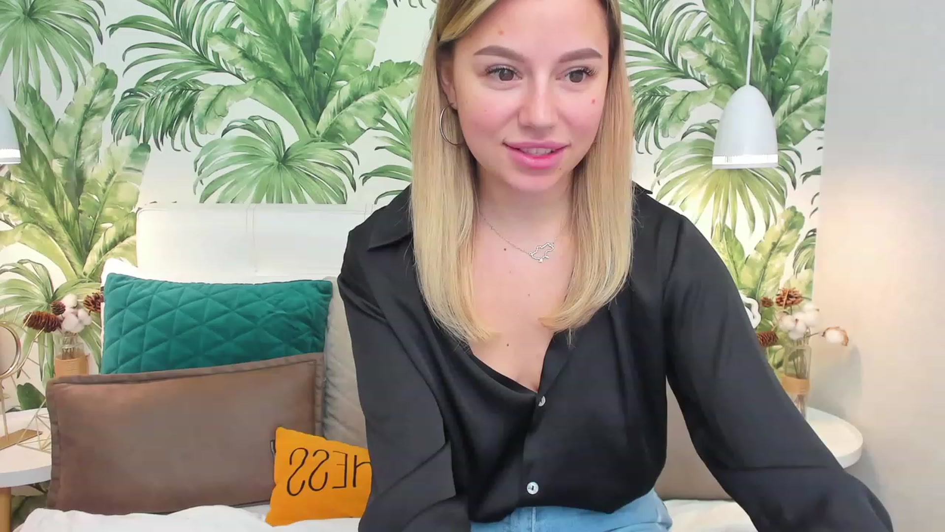 Gallery image thumbnail from SofiBloom's myfreecams stream on, 03/29/2023, 13:36 image 10 of 20