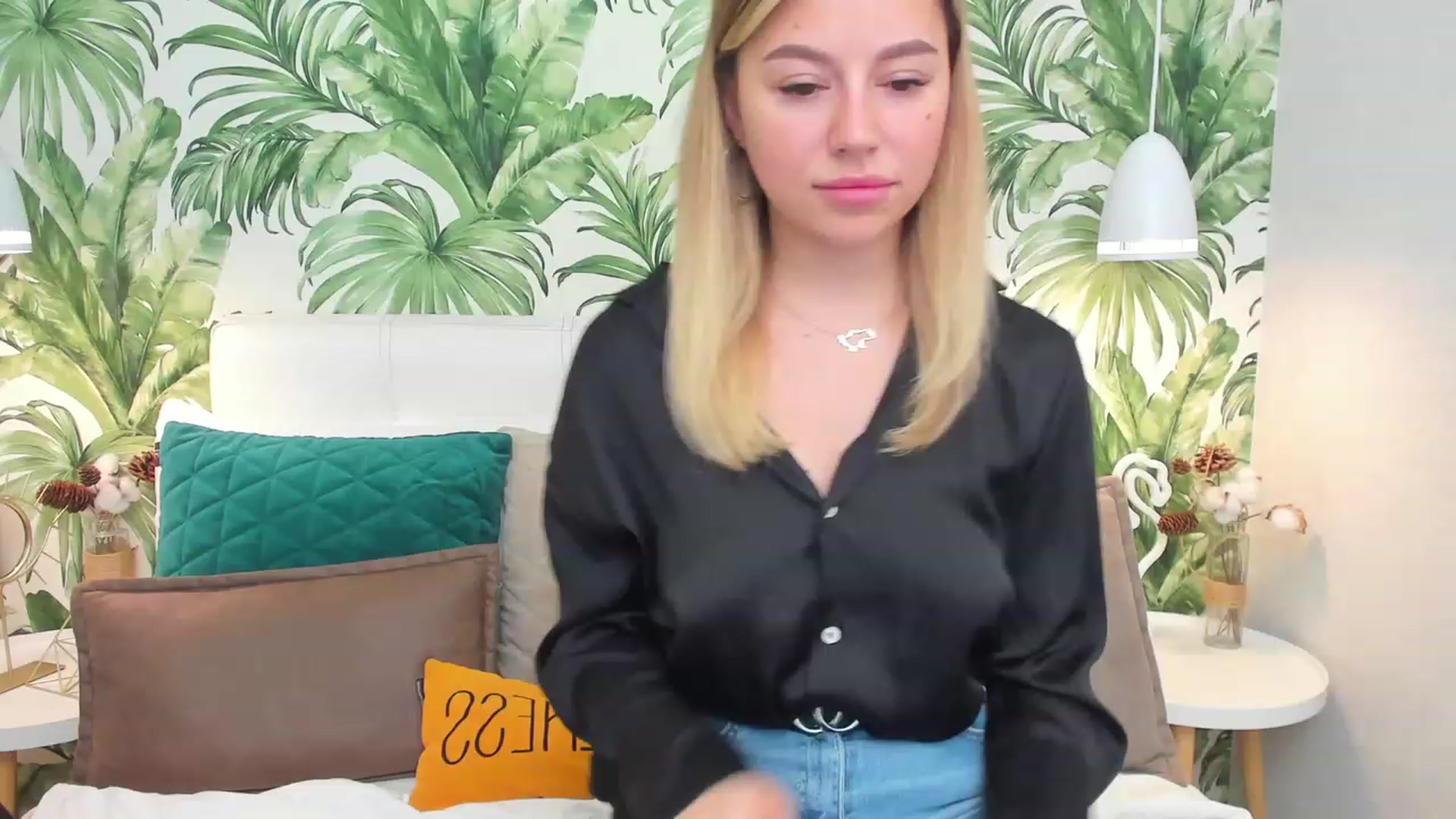 Gallery image thumbnail from SofiBloom's myfreecams stream on, 03/29/2023, 13:36 image 13 of 20