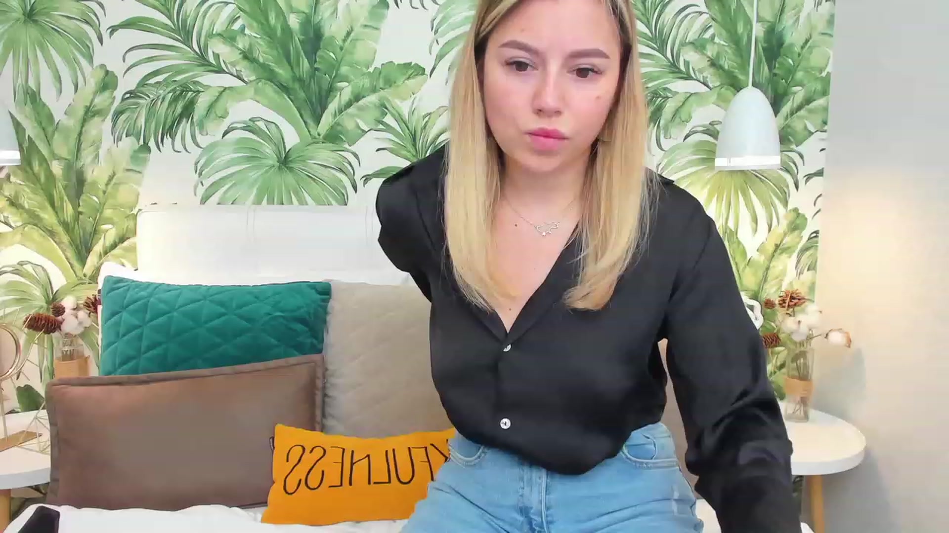 Gallery image thumbnail from SofiBloom's myfreecams stream on, 03/29/2023, 13:36 image 1 of 20