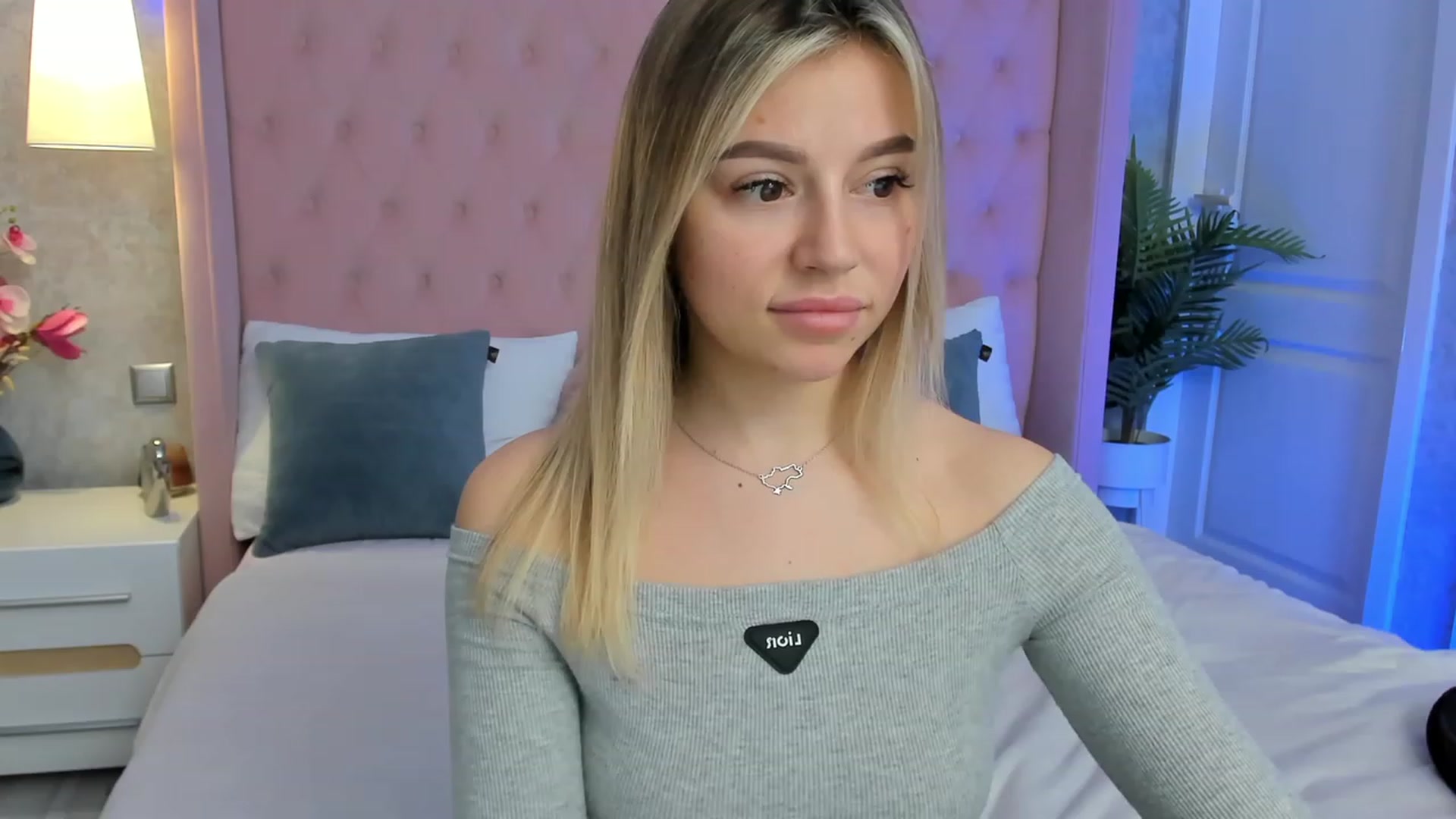 Gallery image thumbnail from SofiBloom's myfreecams stream on, 04/01/2023, 10:46 image 15 of 20