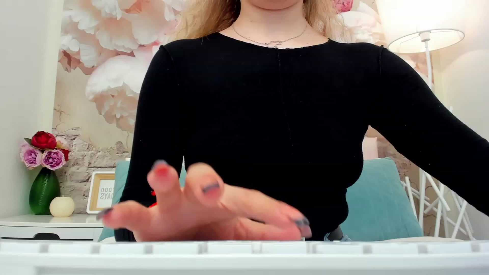Gallery image thumbnail from SofiBloom's myfreecams stream on, 04/05/2023, 12:00 image 2 of 20