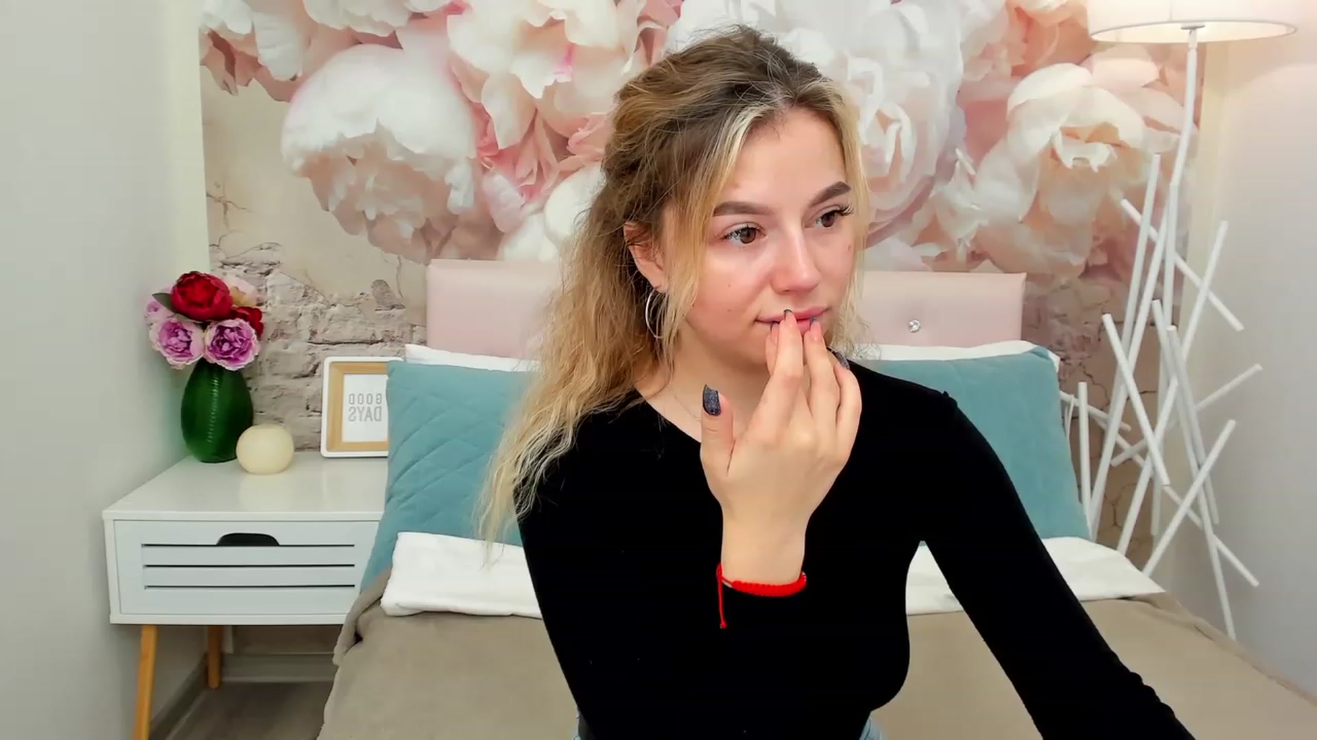 Gallery image thumbnail from SofiBloom's myfreecams stream on, 04/05/2023, 12:00 image 19 of 20