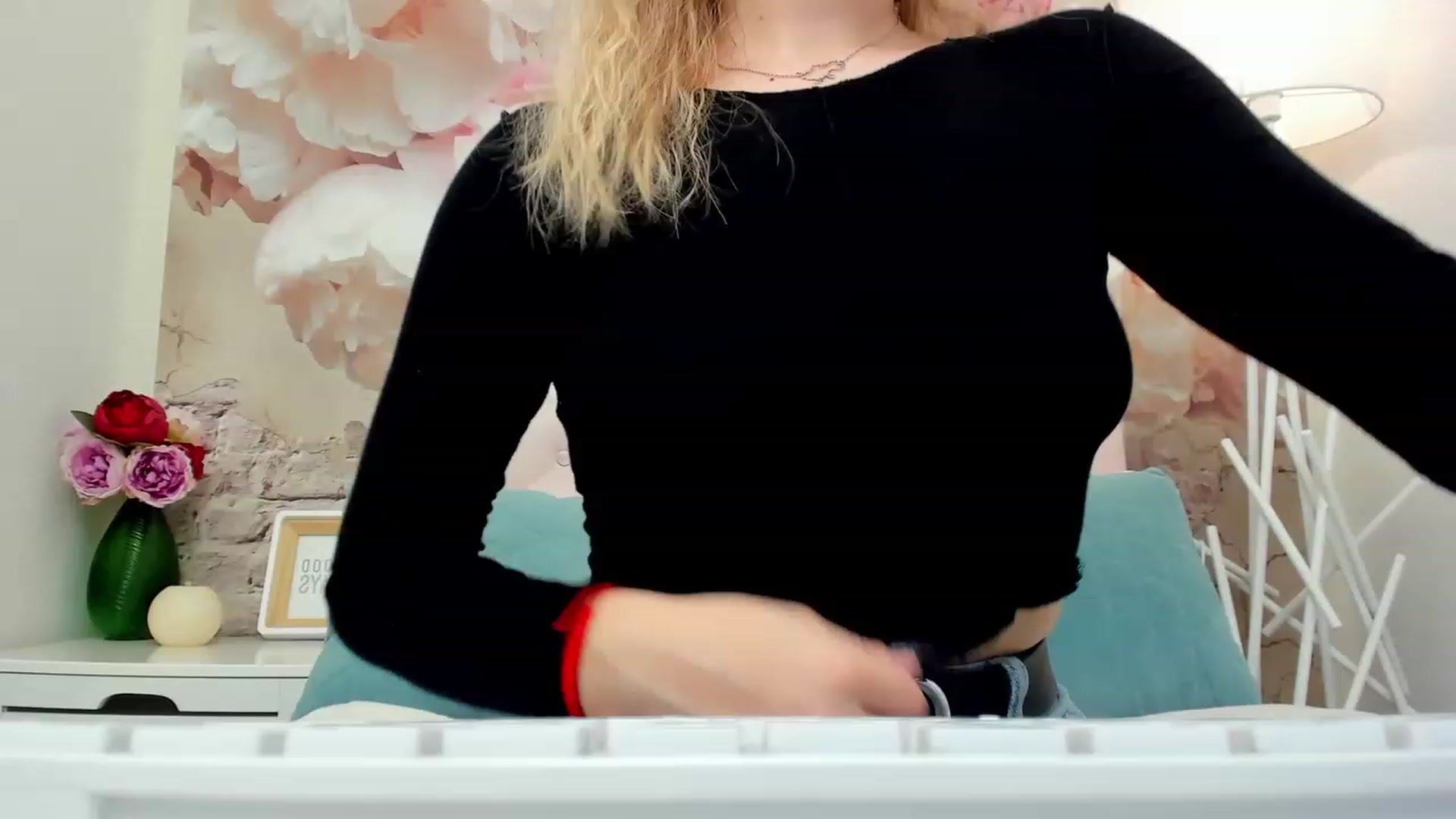 Gallery image thumbnail from SofiBloom's myfreecams stream on, 04/05/2023, 12:00 image 4 of 20
