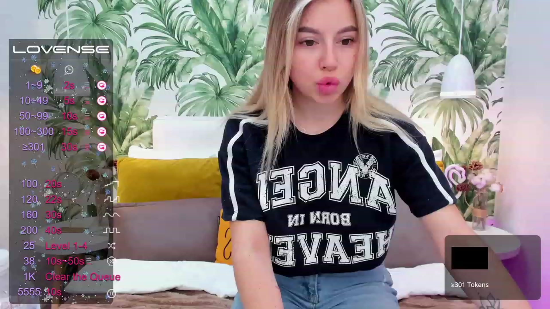 Gallery image thumbnail from SofiBloom's myfreecams stream on, 04/08/2023, 10:48 image 11 of 20