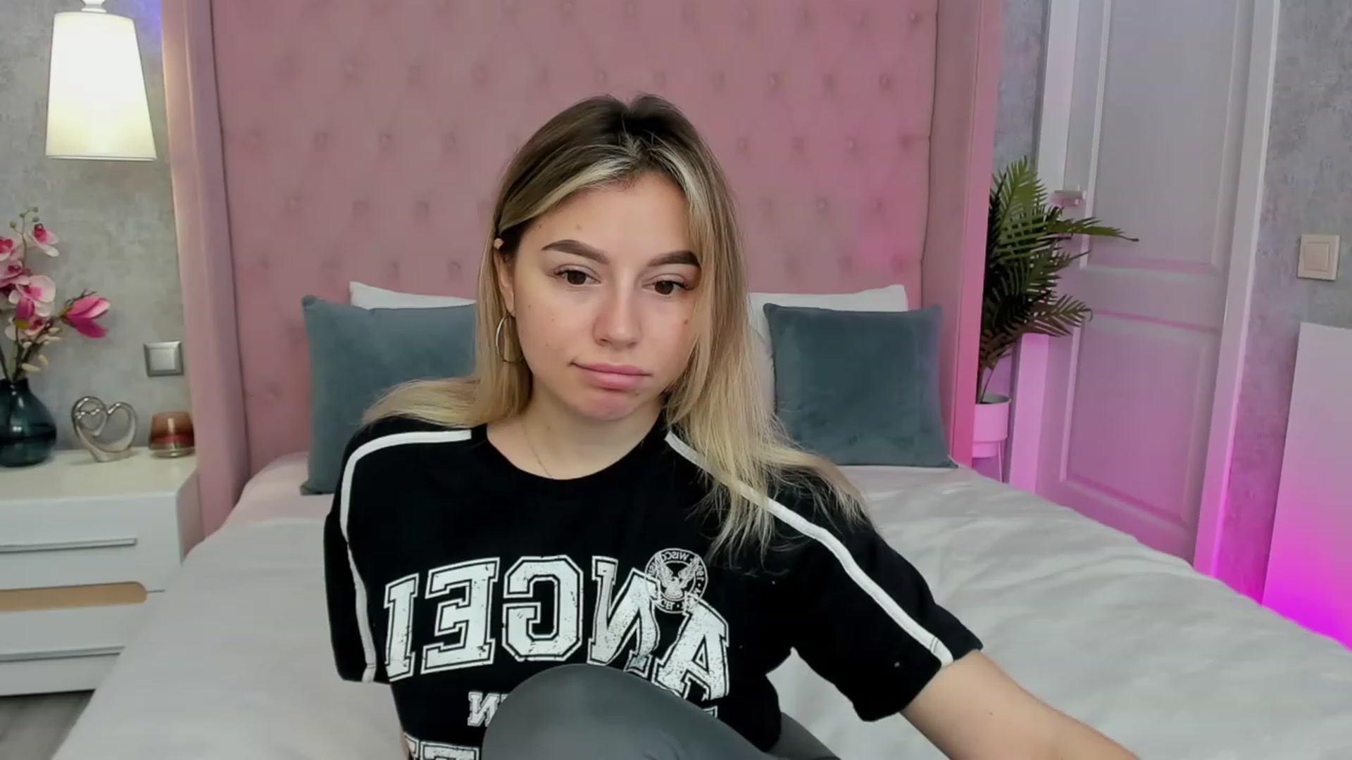 Gallery image thumbnail from SofiBloom's myfreecams stream on, 04/09/2023, 07:01 image 1 of 20