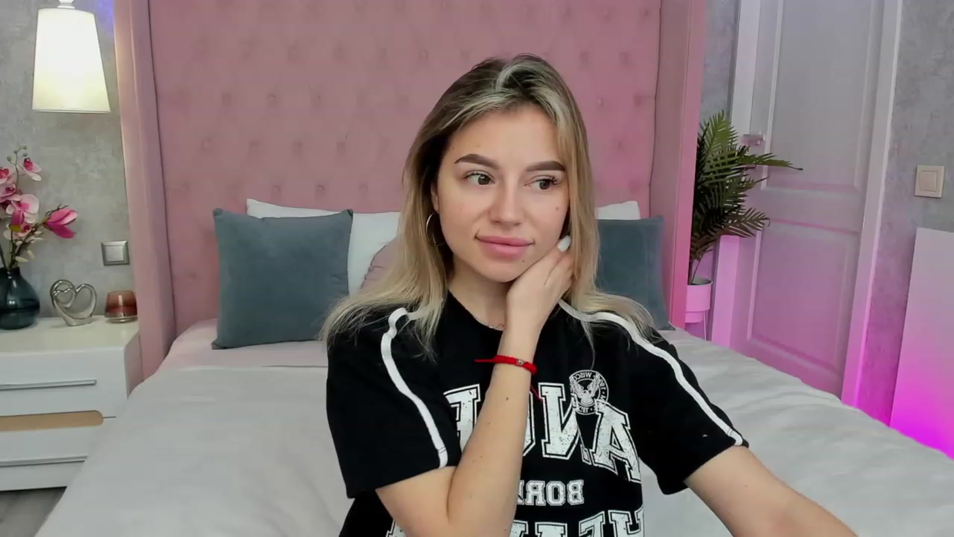Gallery image thumbnail from SofiBloom's myfreecams stream on, 04/09/2023, 07:01 image 20 of 20