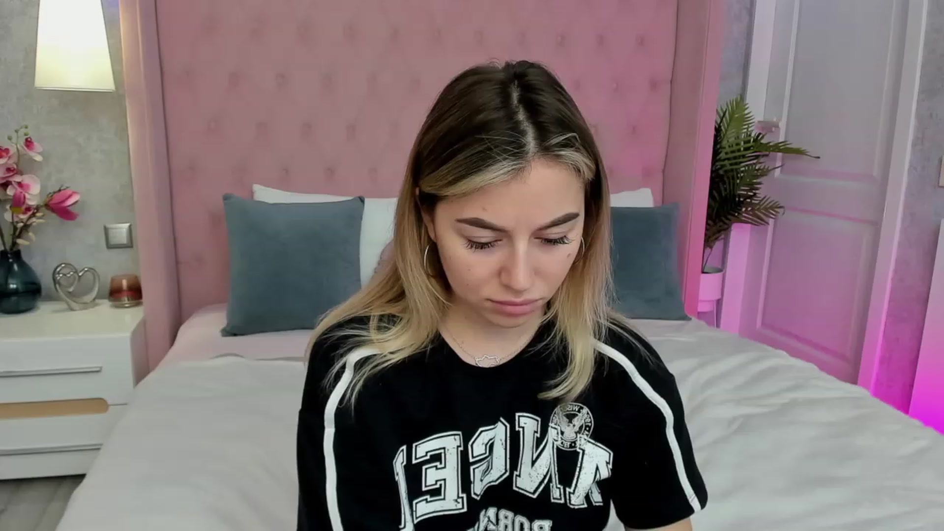 Gallery image thumbnail from SofiBloom's myfreecams stream on, 04/09/2023, 11:11 image 10 of 20
