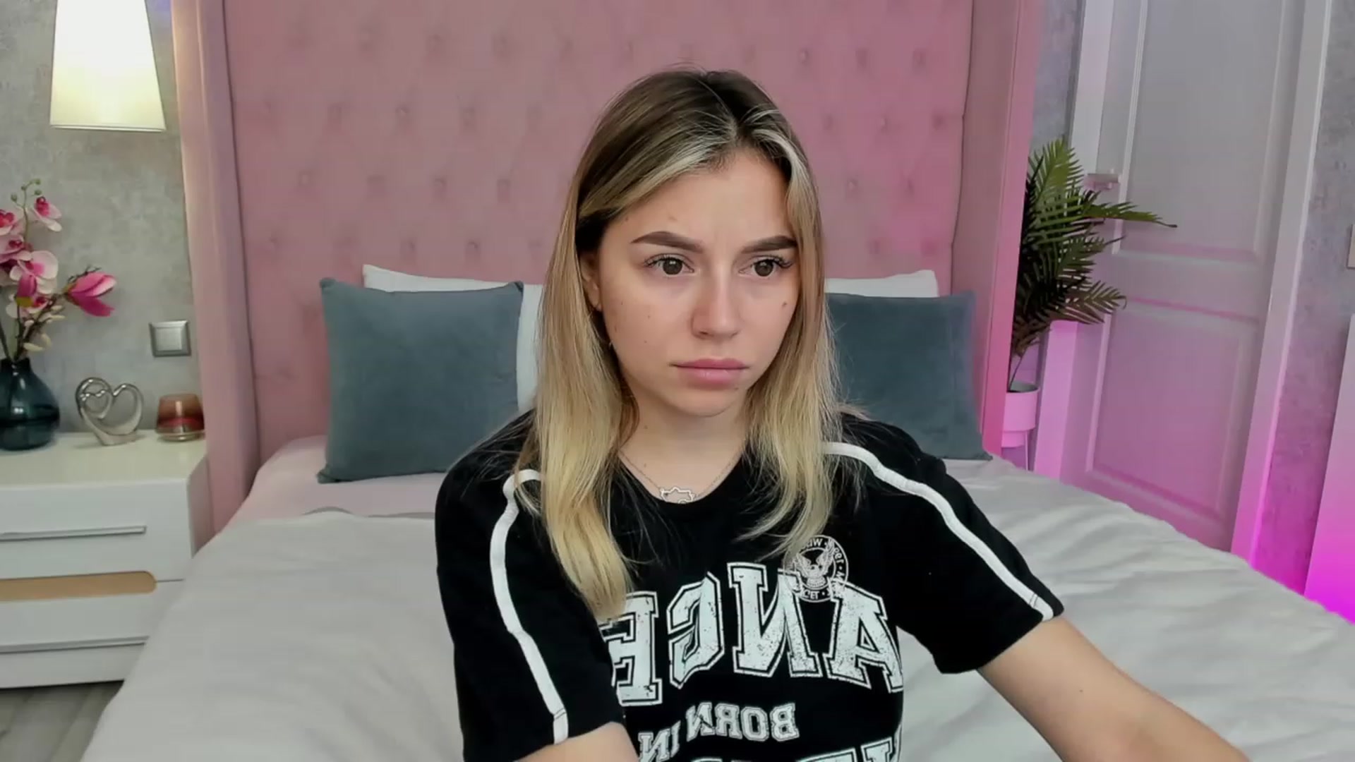 Gallery image thumbnail from SofiBloom's myfreecams stream on, 04/09/2023, 11:11 image 7 of 20