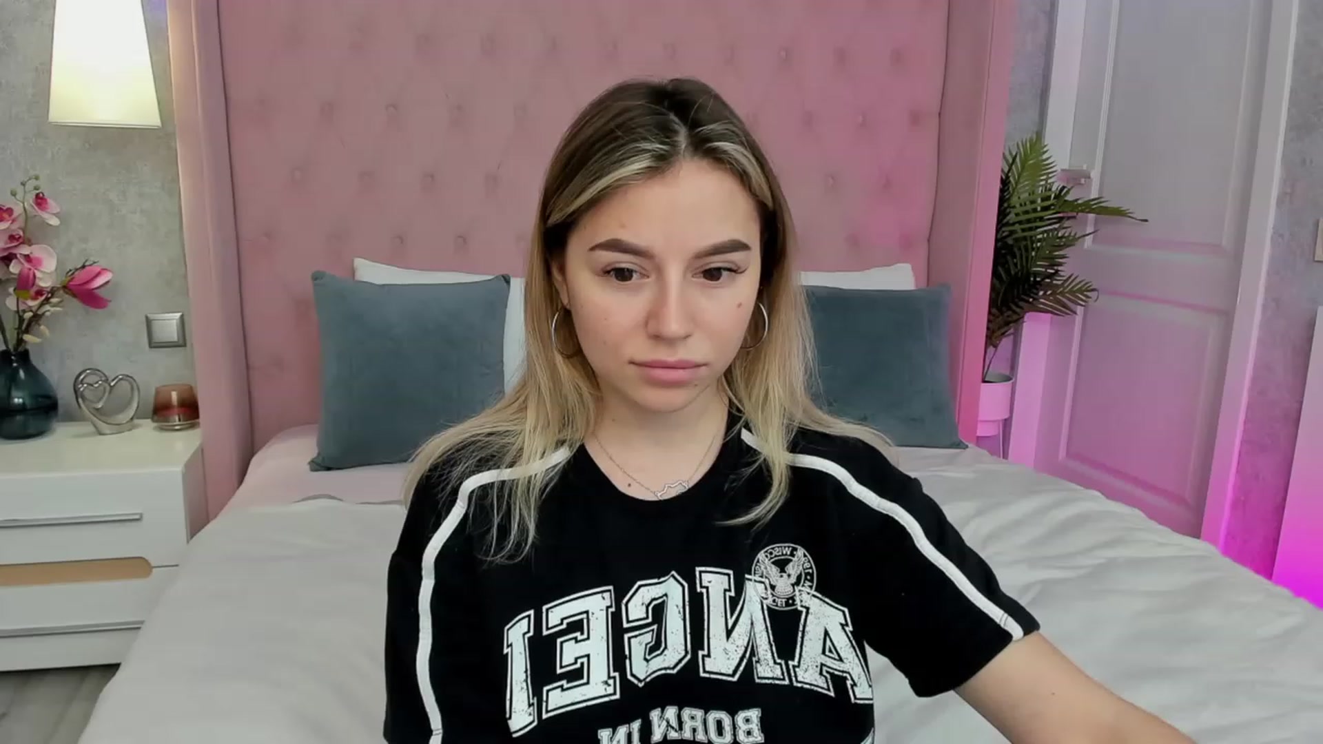 Gallery image thumbnail from SofiBloom's myfreecams stream on, 04/09/2023, 11:11 image 17 of 20
