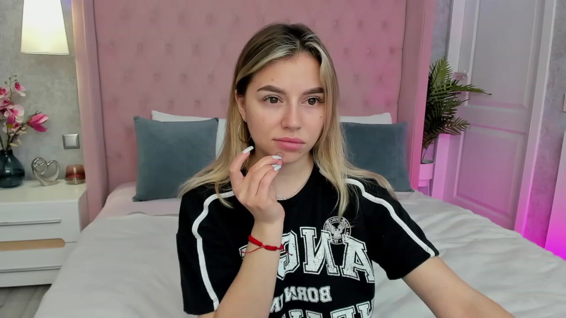 Gallery image thumbnail from SofiBloom's myfreecams stream on, 04/09/2023, 11:11 image 8 of 20
