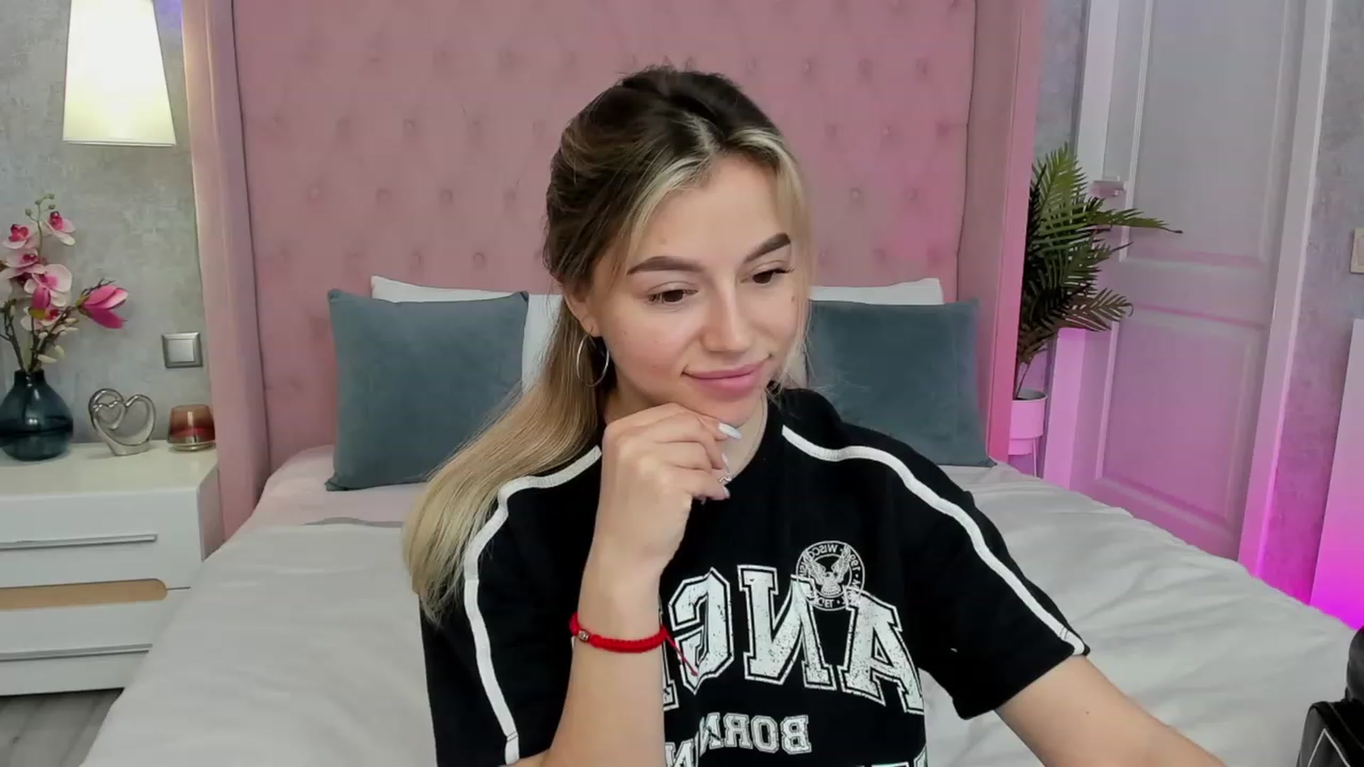 Gallery image thumbnail from SofiBloom's myfreecams stream on, 04/09/2023, 11:59 image 8 of 20