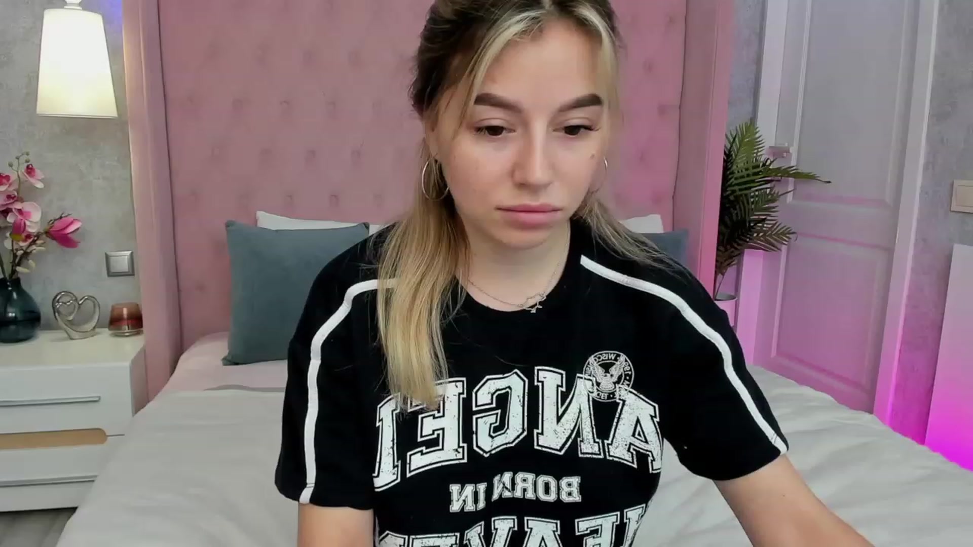 Gallery image thumbnail from SofiBloom's myfreecams stream on, 04/09/2023, 11:59 image 12 of 20