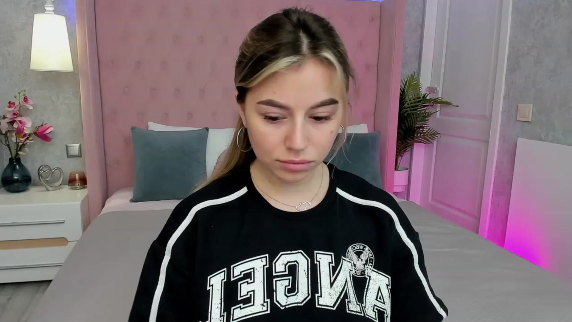 Gallery image thumbnail from SofiBloom's myfreecams stream on, 04/09/2023, 11:59 image 20 of 20