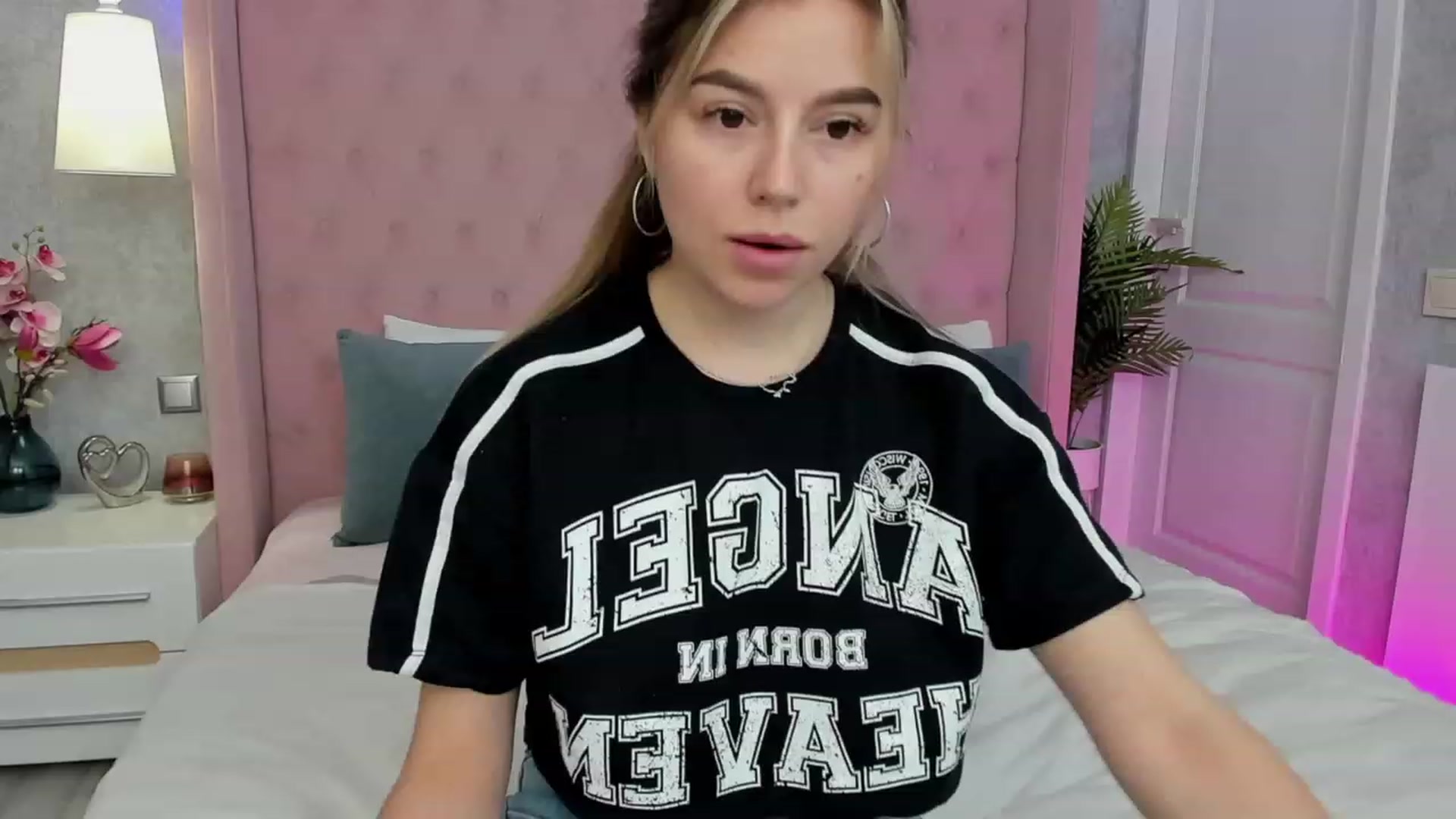 Gallery image thumbnail from SofiBloom's myfreecams stream on, 04/09/2023, 11:59 image 13 of 20