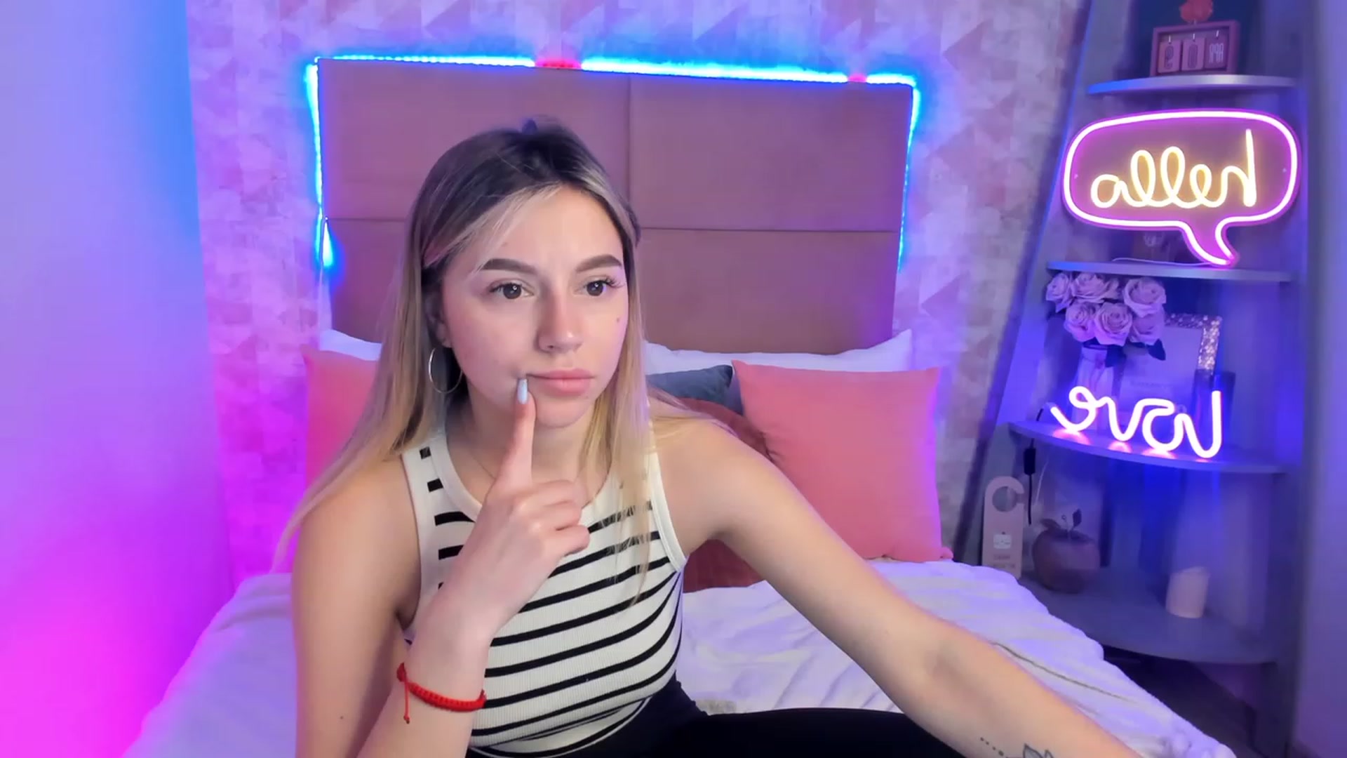 Gallery image thumbnail from SofiBloom's myfreecams stream on, 04/10/2023, 11:33 image 7 of 20