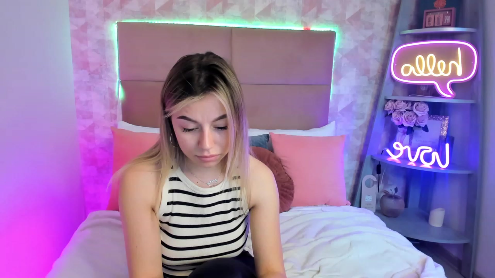 Gallery image thumbnail from SofiBloom's myfreecams stream on, 04/10/2023, 11:33 image 14 of 20