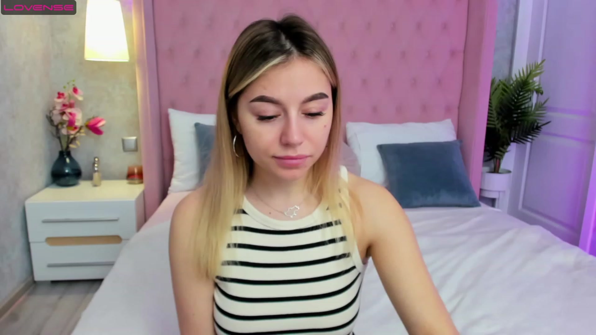 Gallery image thumbnail from SofiBloom's myfreecams stream on, 04/12/2023, 07:52 image 15 of 20
