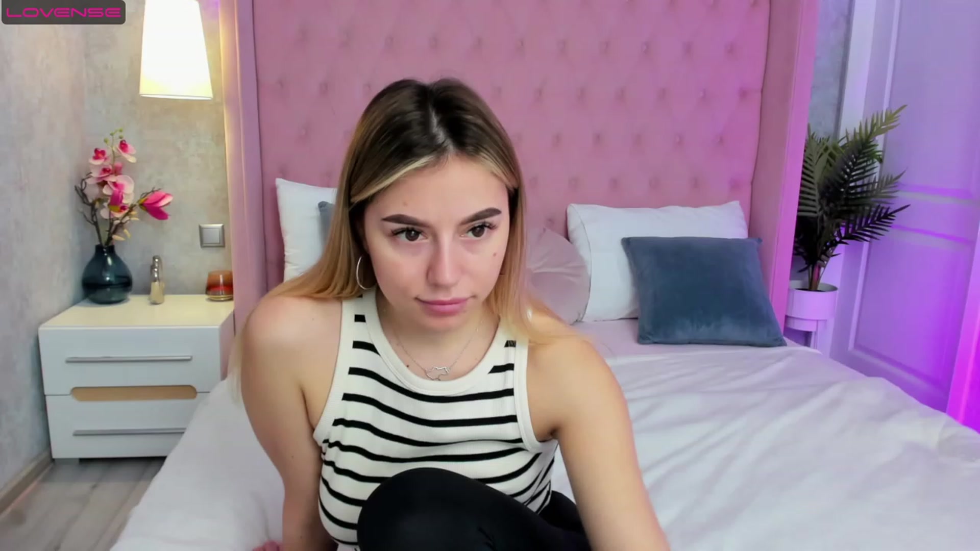 Gallery image thumbnail from SofiBloom's myfreecams stream on, 04/12/2023, 07:52 image 8 of 20