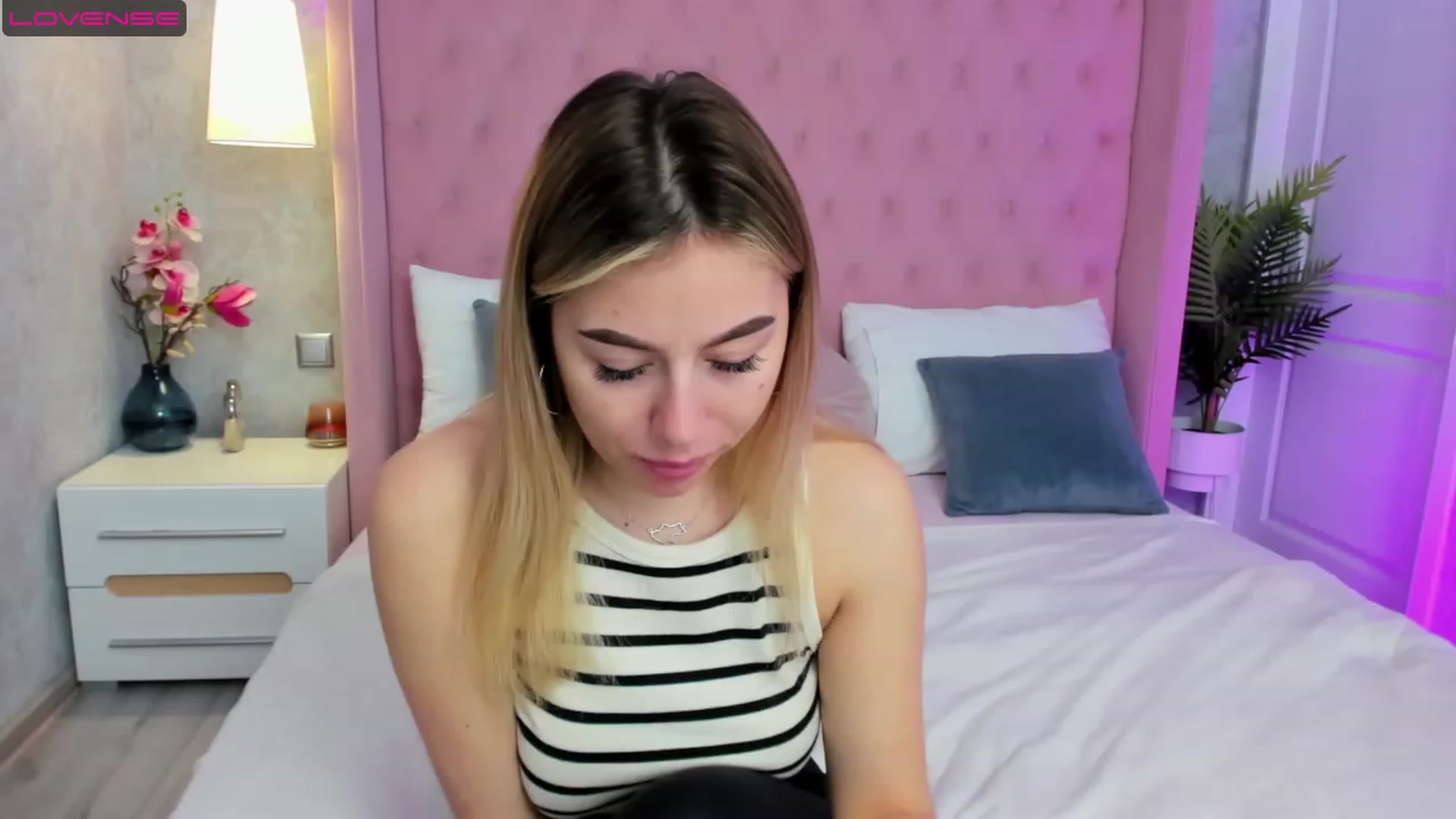 Gallery image thumbnail from SofiBloom's myfreecams stream on, 04/12/2023, 07:52 image 12 of 20