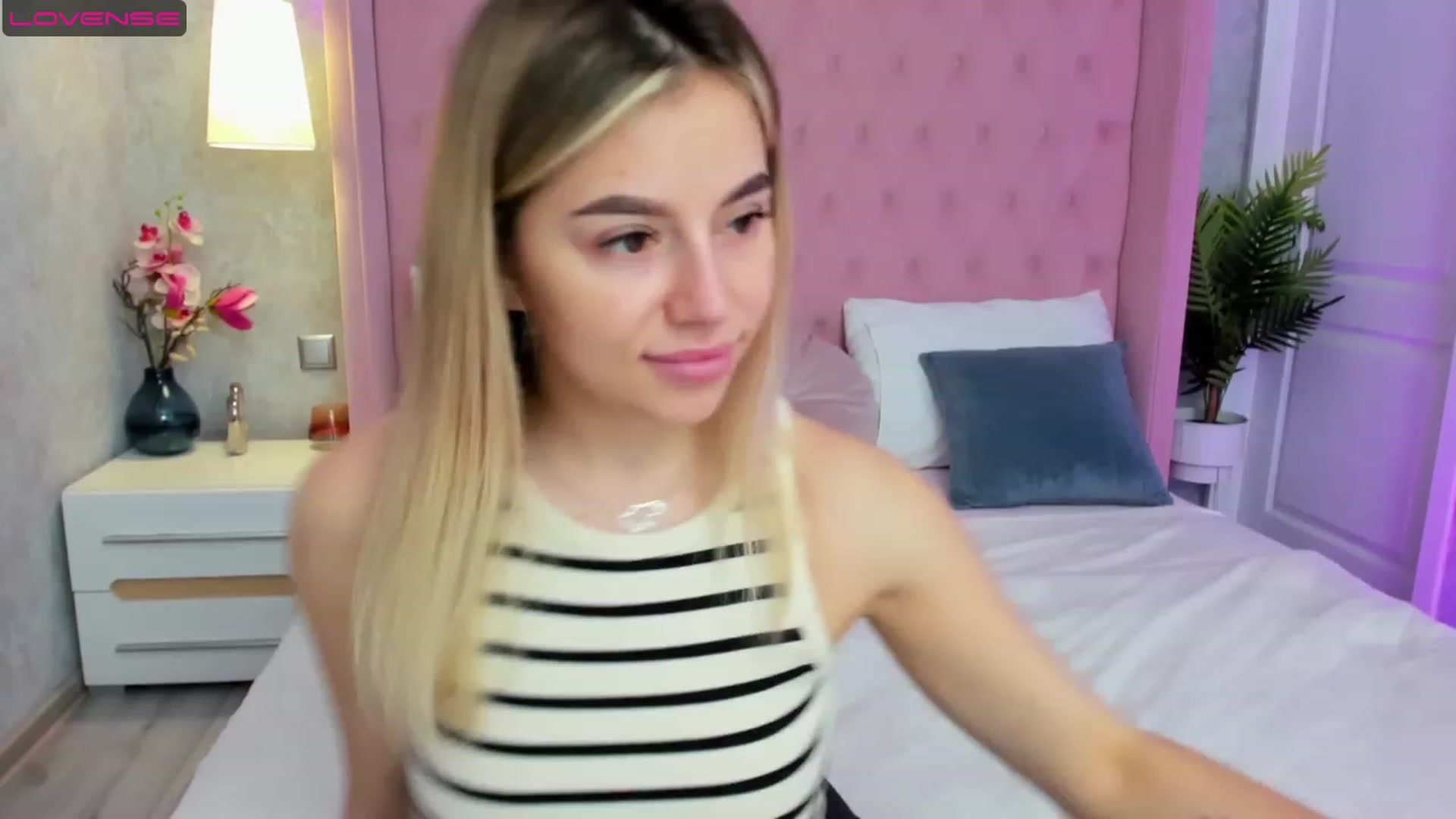 Gallery image thumbnail from SofiBloom's myfreecams stream on, 04/12/2023, 07:52 image 14 of 20