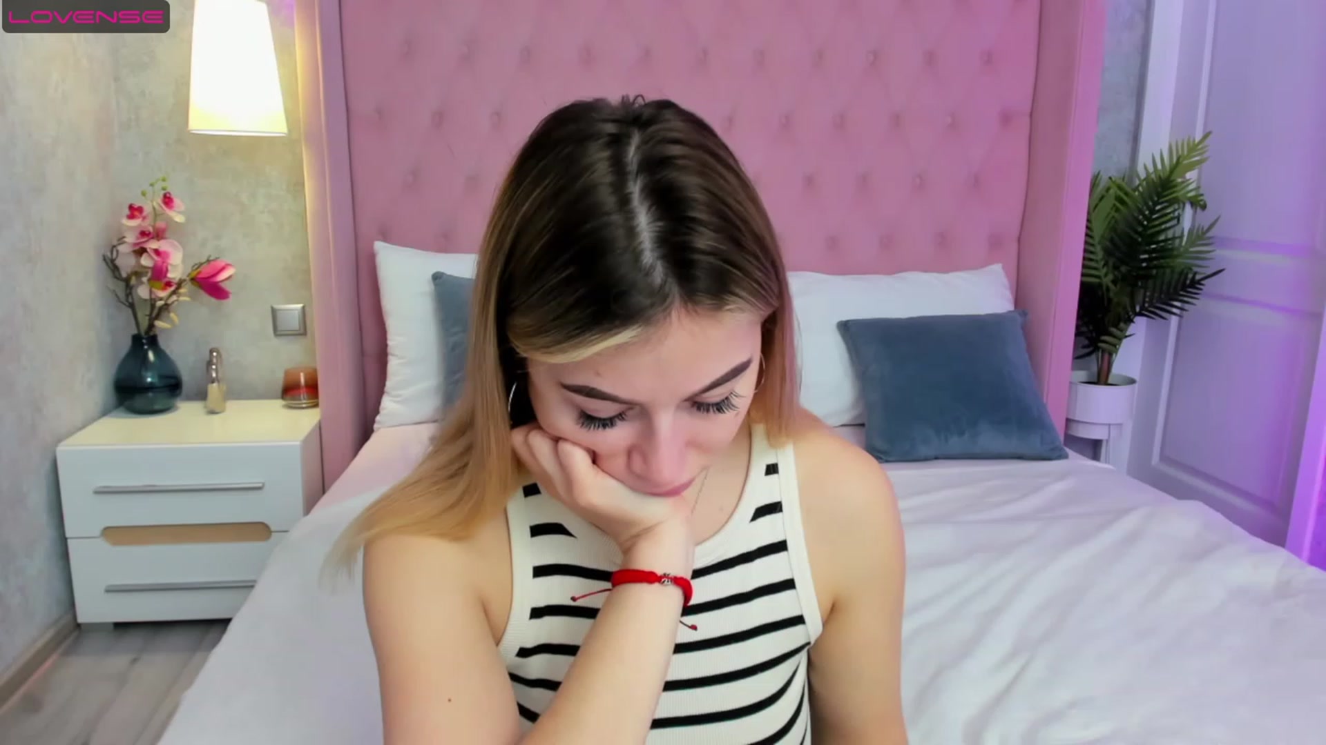 Gallery image thumbnail from SofiBloom's myfreecams stream on, 04/12/2023, 07:52 image 16 of 20