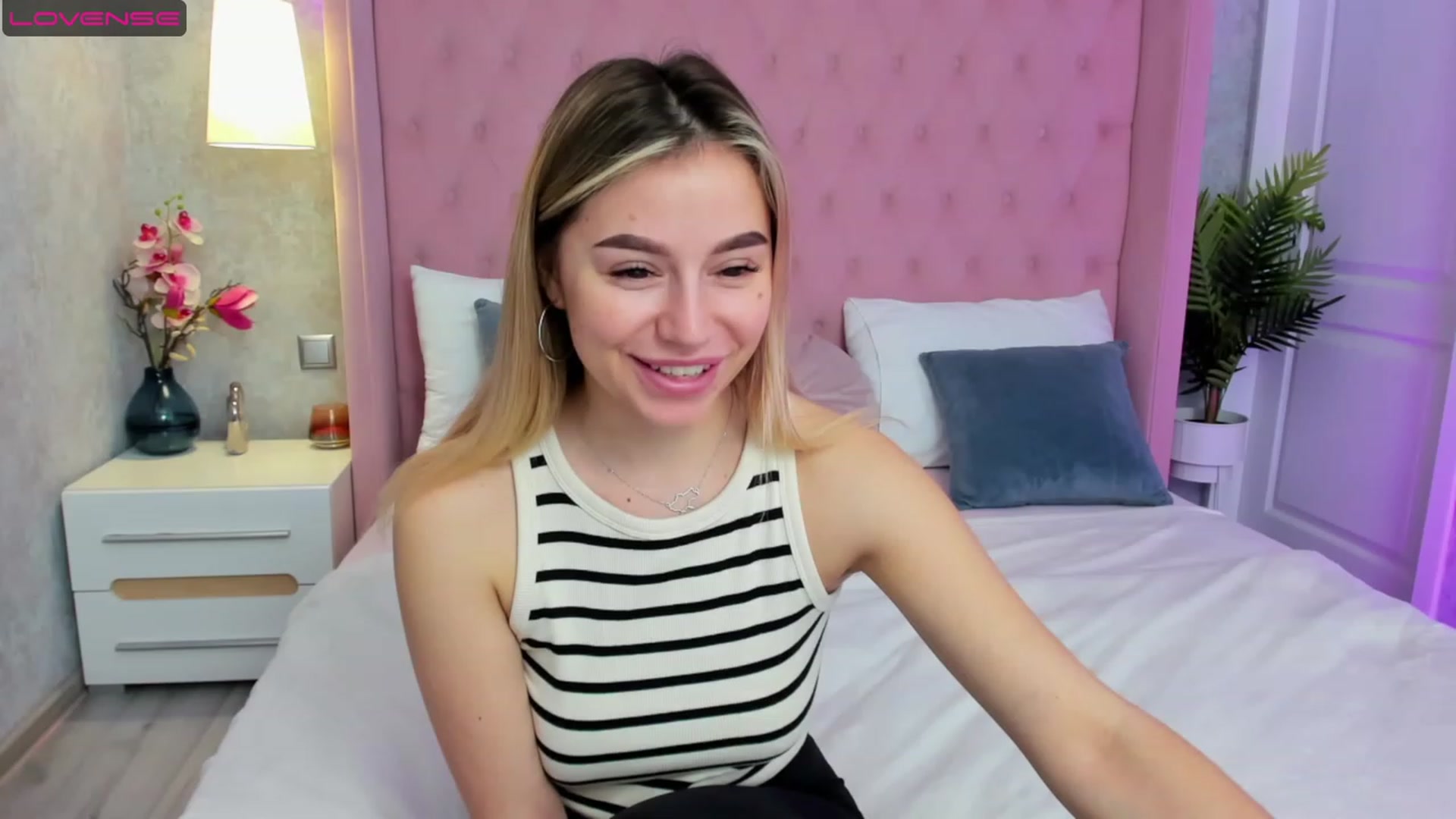 Gallery image thumbnail from SofiBloom's myfreecams stream on, 04/12/2023, 07:52 image 20 of 20