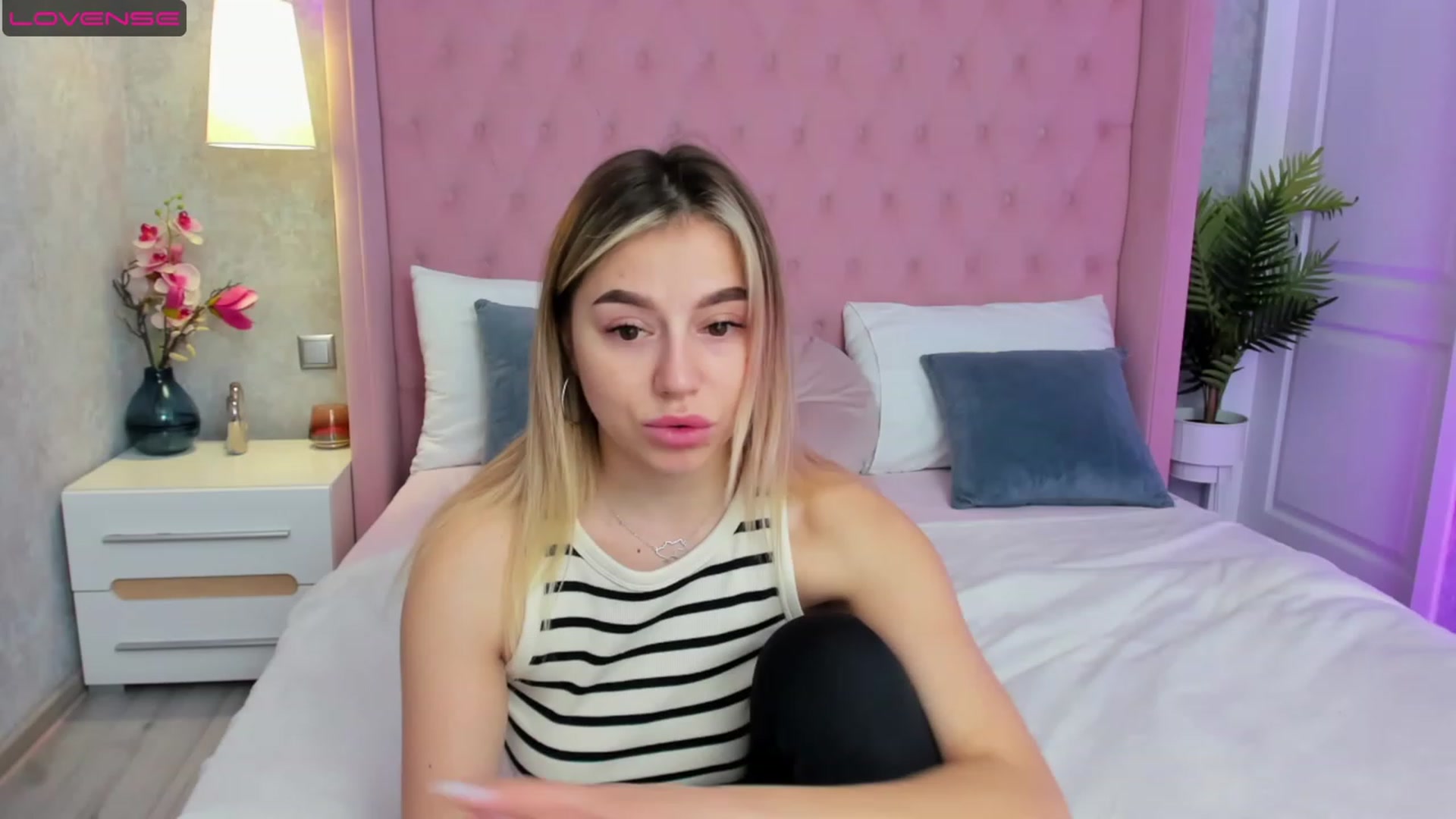 Gallery image thumbnail from SofiBloom's myfreecams stream on, 04/12/2023, 08:28 image 16 of 20