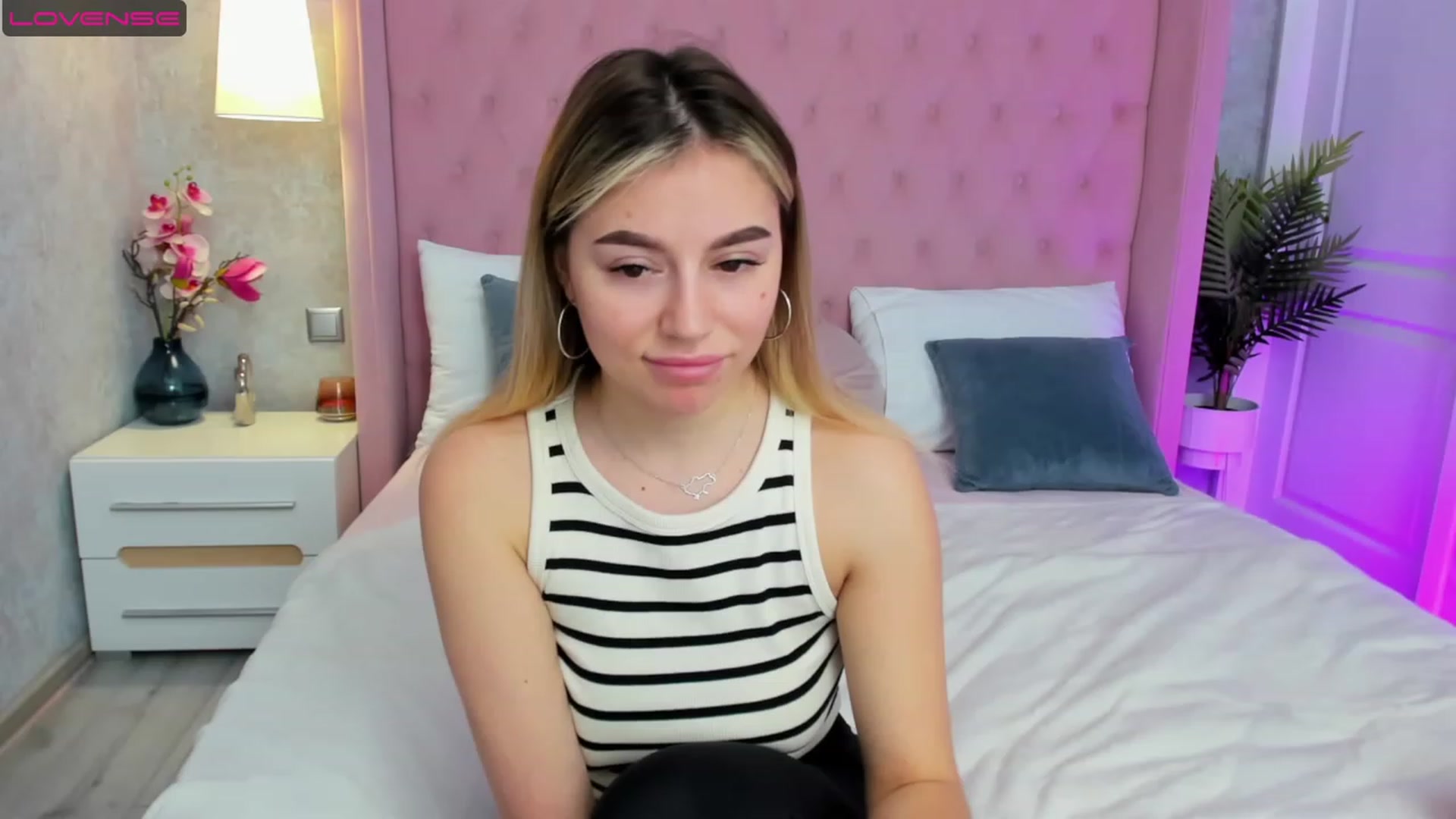 Gallery image thumbnail from SofiBloom's myfreecams stream on, 04/12/2023, 09:32 image 9 of 20