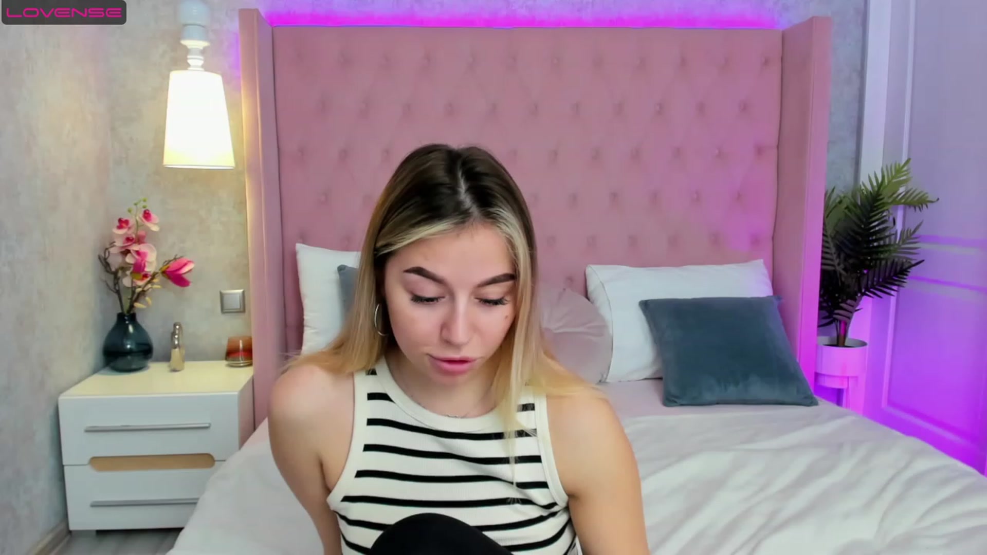 Gallery image thumbnail from SofiBloom's myfreecams stream on, 04/12/2023, 09:32 image 1 of 20