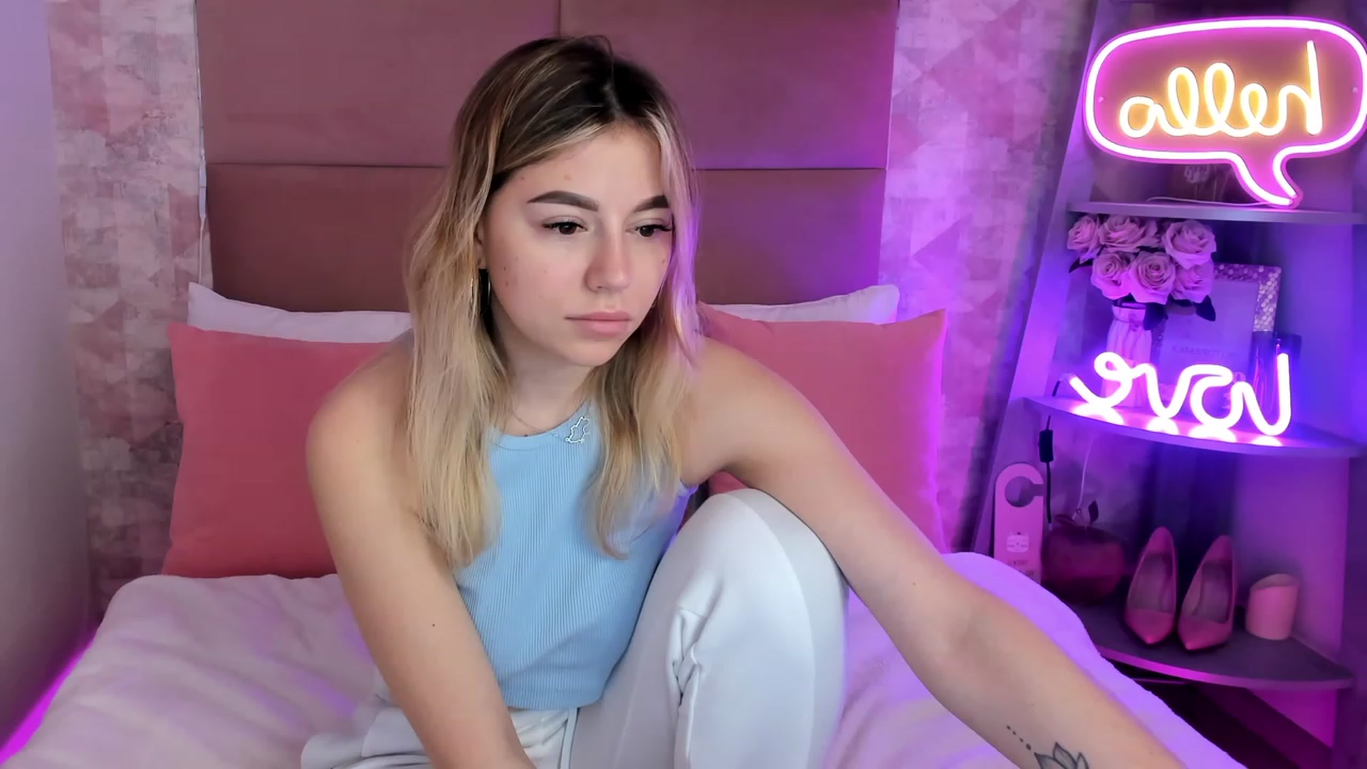 Gallery image thumbnail from SofiBloom's myfreecams stream on, 04/13/2023, 08:57 image 6 of 20